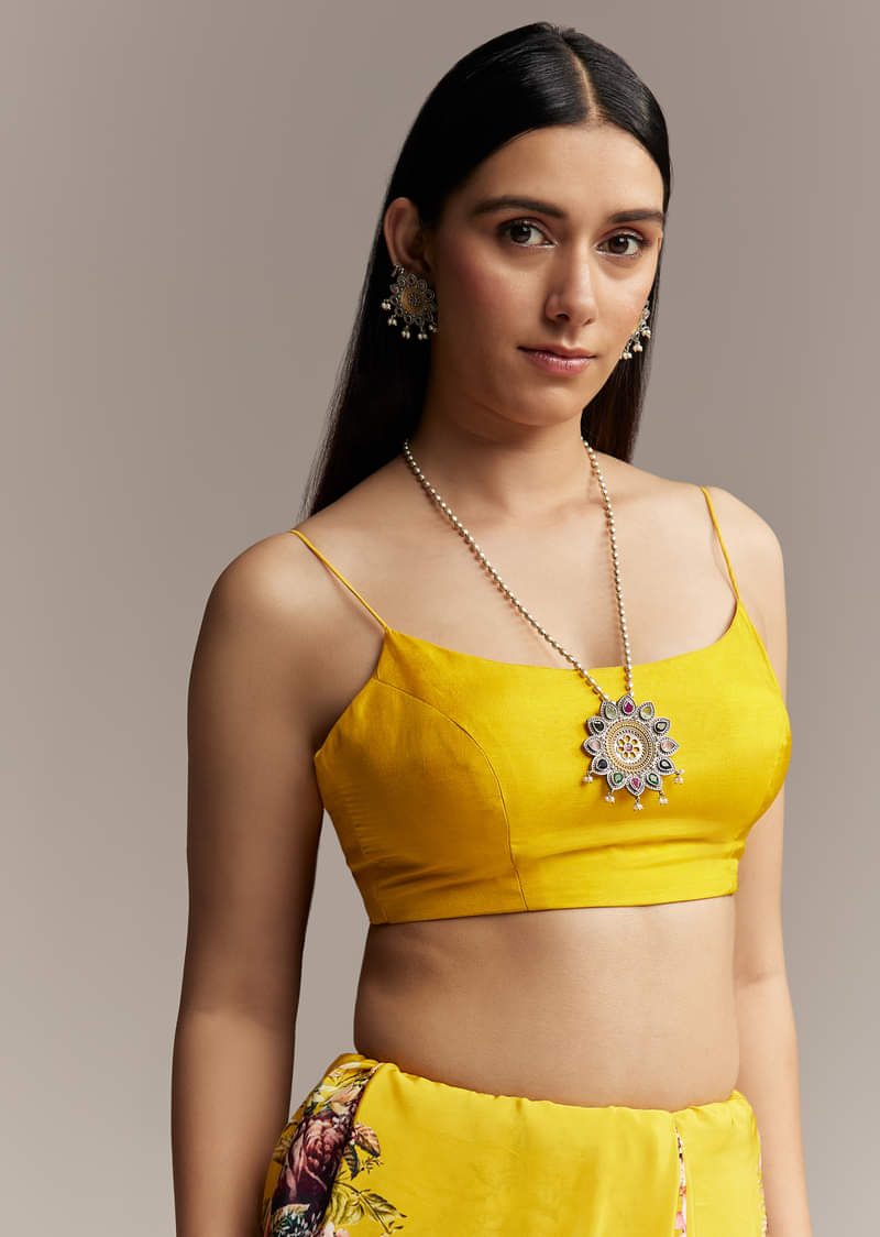 mustard-floral-crepe-saree-with-embroidered-scallop-border-sg328005-7.jpg