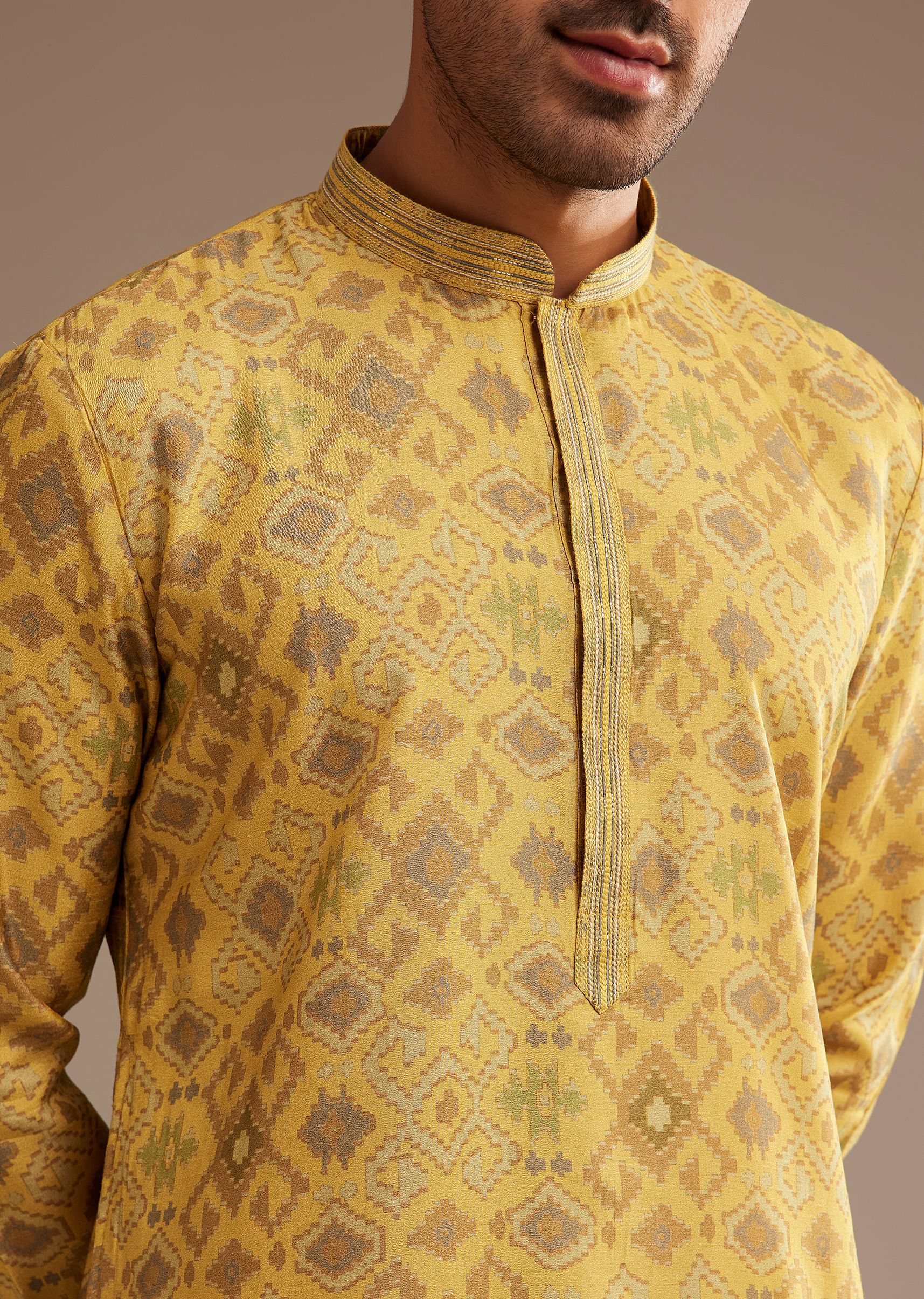 mustard-yellow-kurta-set-with-geometric-print-sg303598-2_00b0df17-bf40-4883-bceb-947534323cd7.jpg