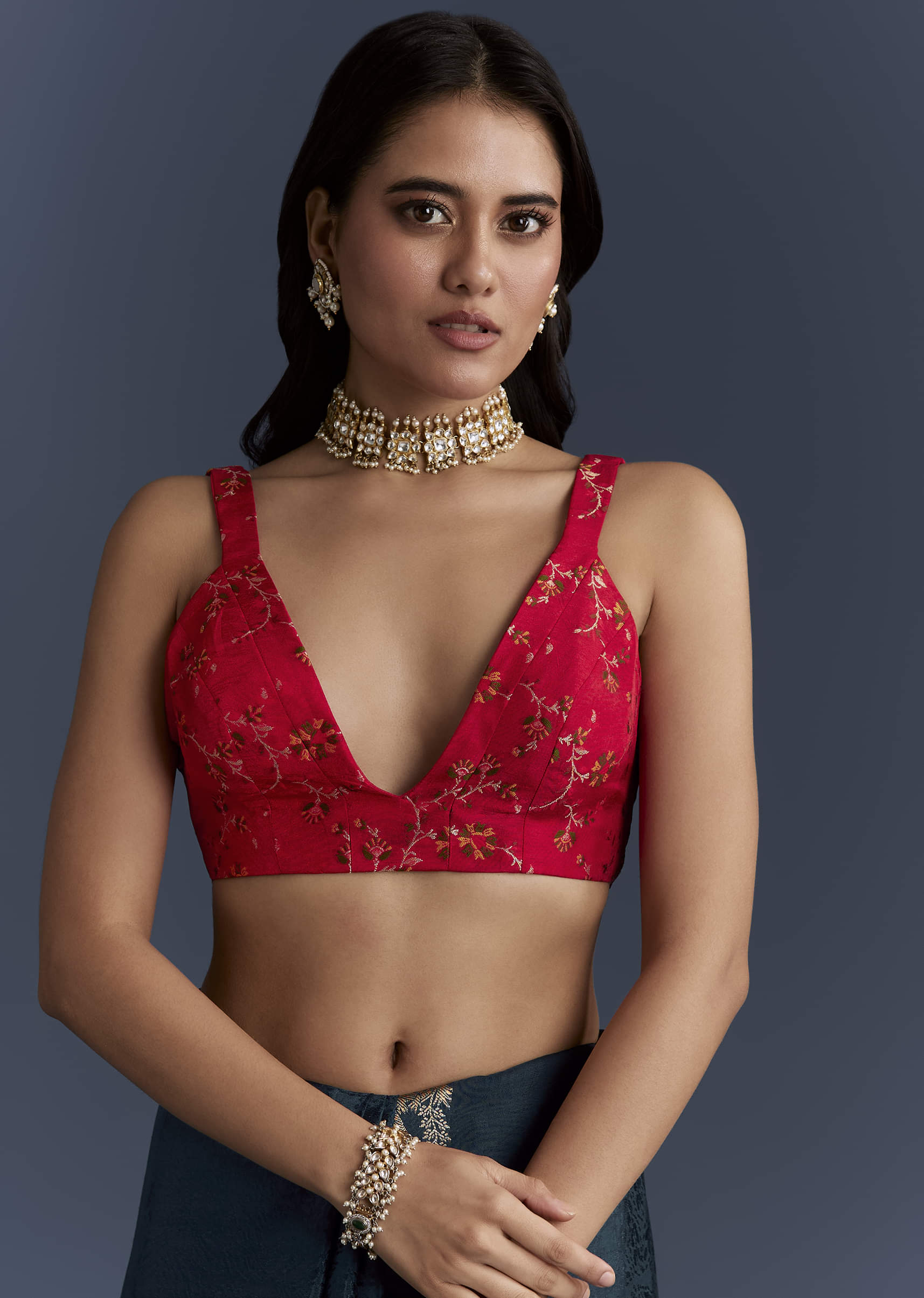 navy-blue-jacquard-woven-saree-with-intricate-zari-embroidery-sg350488-7.jpg