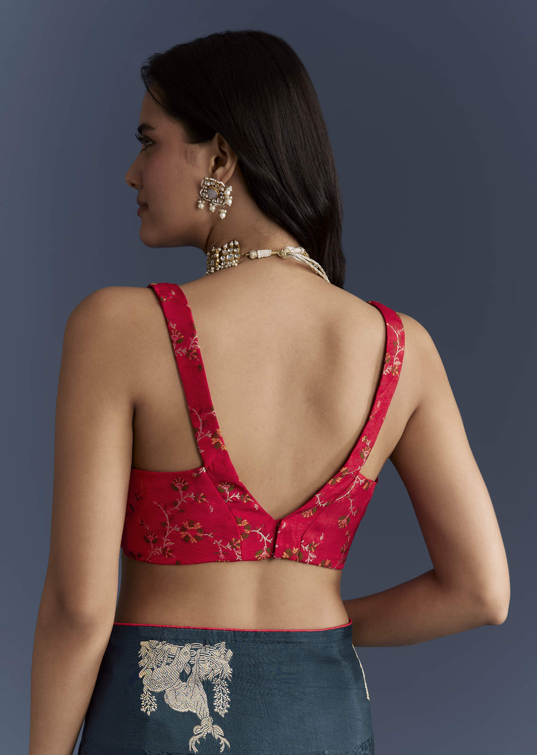 navy-blue-jacquard-woven-saree-with-intricate-zari-embroidery-sg350488-8.jpg