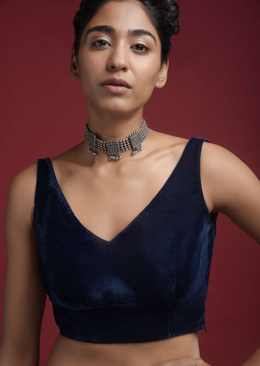 navy_blue_sleeveless_blouse_with_leaf_shaped_neckline_online_-_kalki_fashion_-_sg27315_3__1_8d26eb83-fe59-4506-92a3-14eb73b58644.jpg