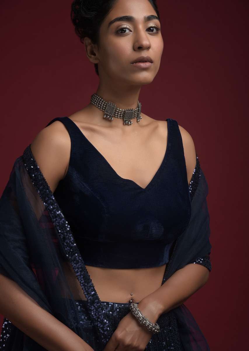 navy_blue_sleeveless_blouse_with_leaf_shaped_neckline_online_-_kalki_fashion_-_sg27315_4_940fb111-215f-4320-a9fd-7c8f99ba9934.jpg