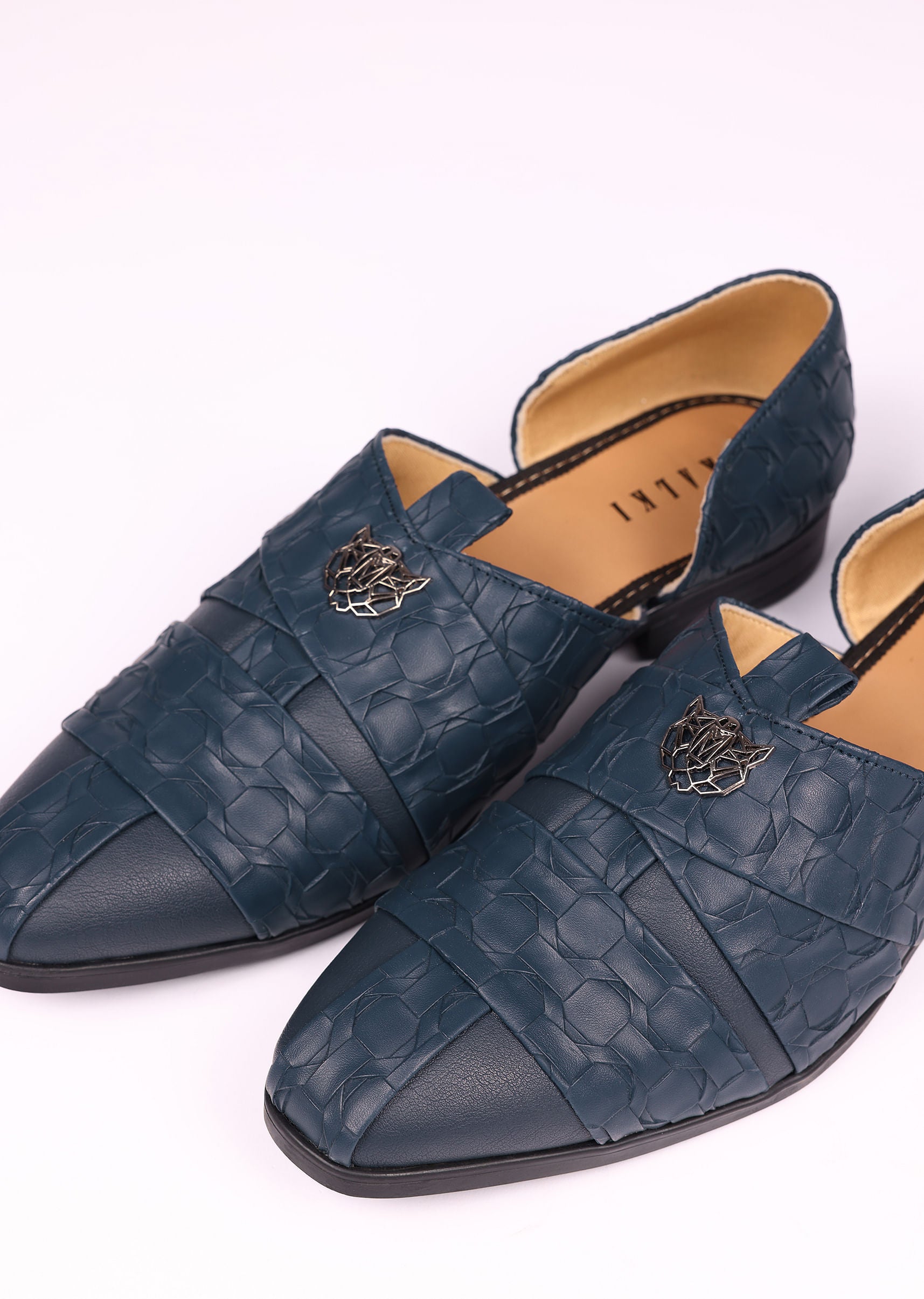 navy_blue_vegan_leather_jutti_with_criss_cross_pattern-sg202601_12_f8f0480f-4eee-44f4-8c17-bc530c1dd83d.jpg