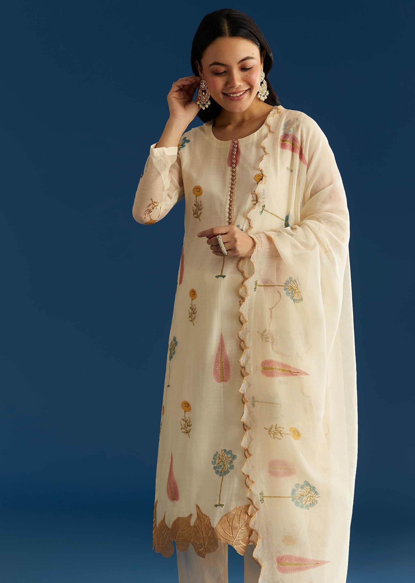 off-white-block-print-kurta-and-dupatta-set-in-mull-chanderi-sg305518-4_a860782a-b1c0-40f6-ba6f-28fe2294a4a4.jpg