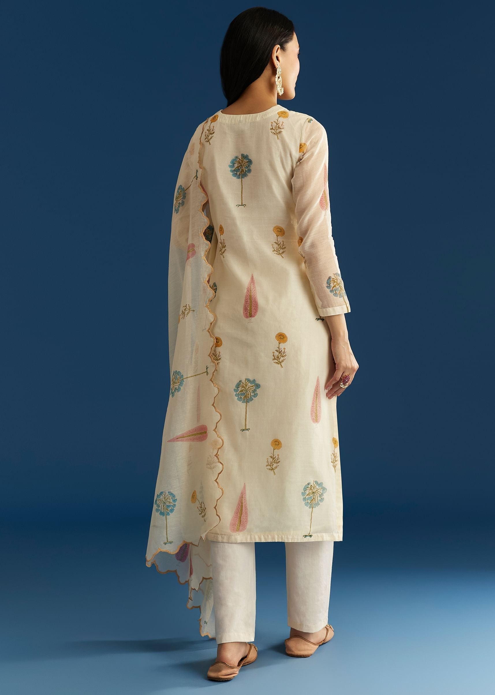 off-white-block-print-kurta-and-dupatta-set-in-mull-chanderi-sg305518-5_8fd39283-9a52-47c9-8533-d25b58bdcc18.jpg