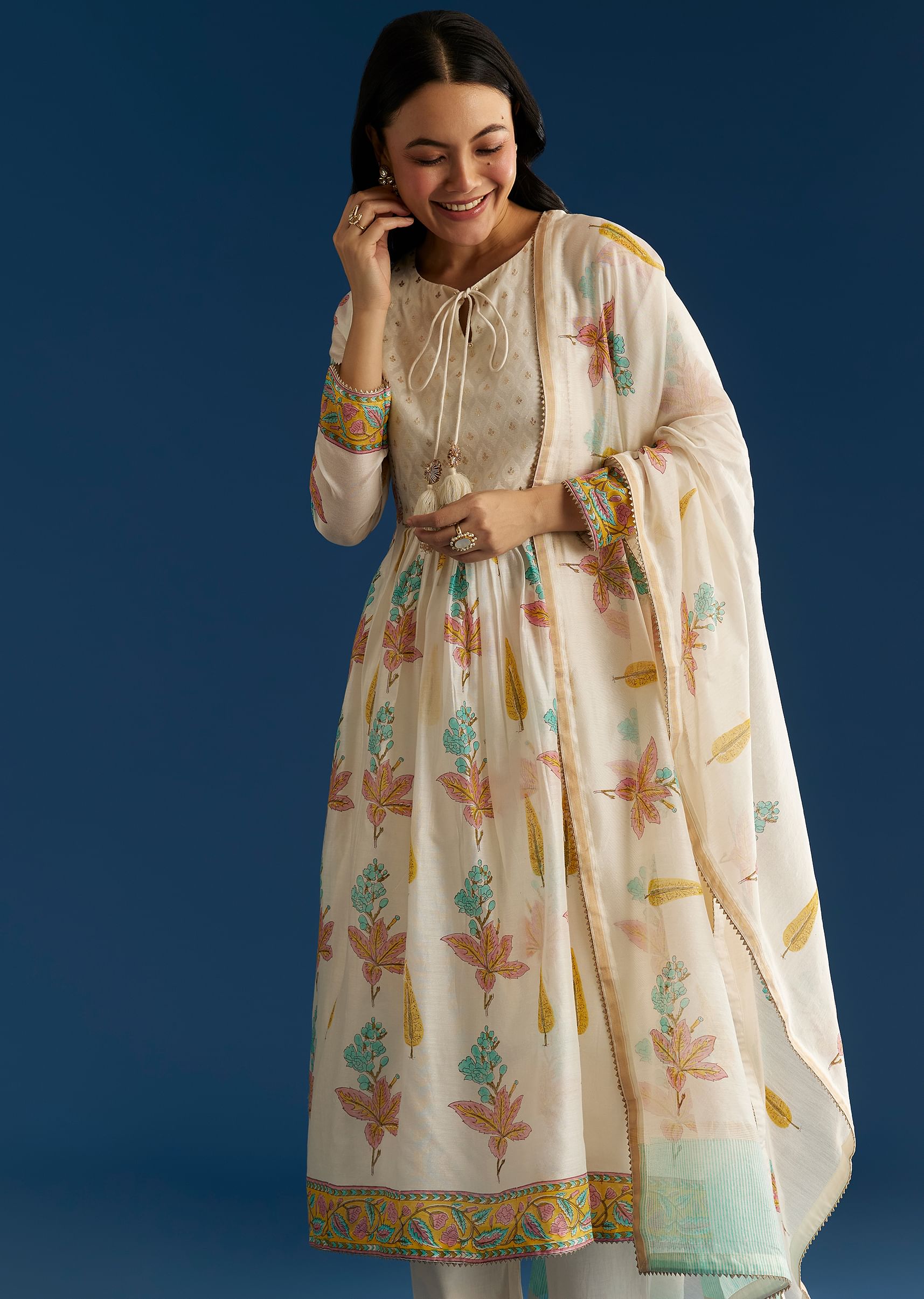 off-white-block-print-kurta-and-dupatta-set-with-gotta-lace-detailing-sg305538-4_84e860fc-90bf-46ab-997a-2b8b3c75ed1b.jpg