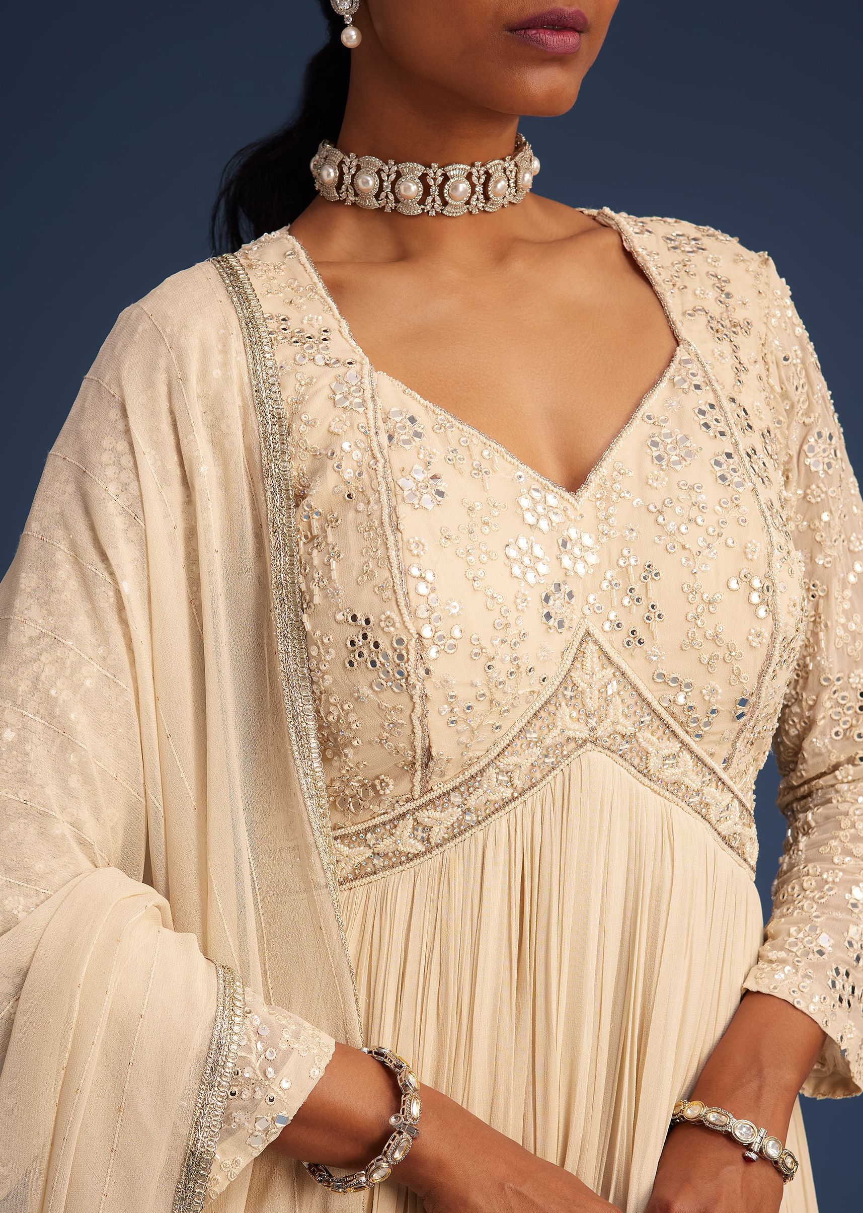 off-white-georgette-embellished-anarkali-with-dupatta-sg300300-4_cf16a428-d240-4fe7-8633-f2a1f4b5acff.jpg