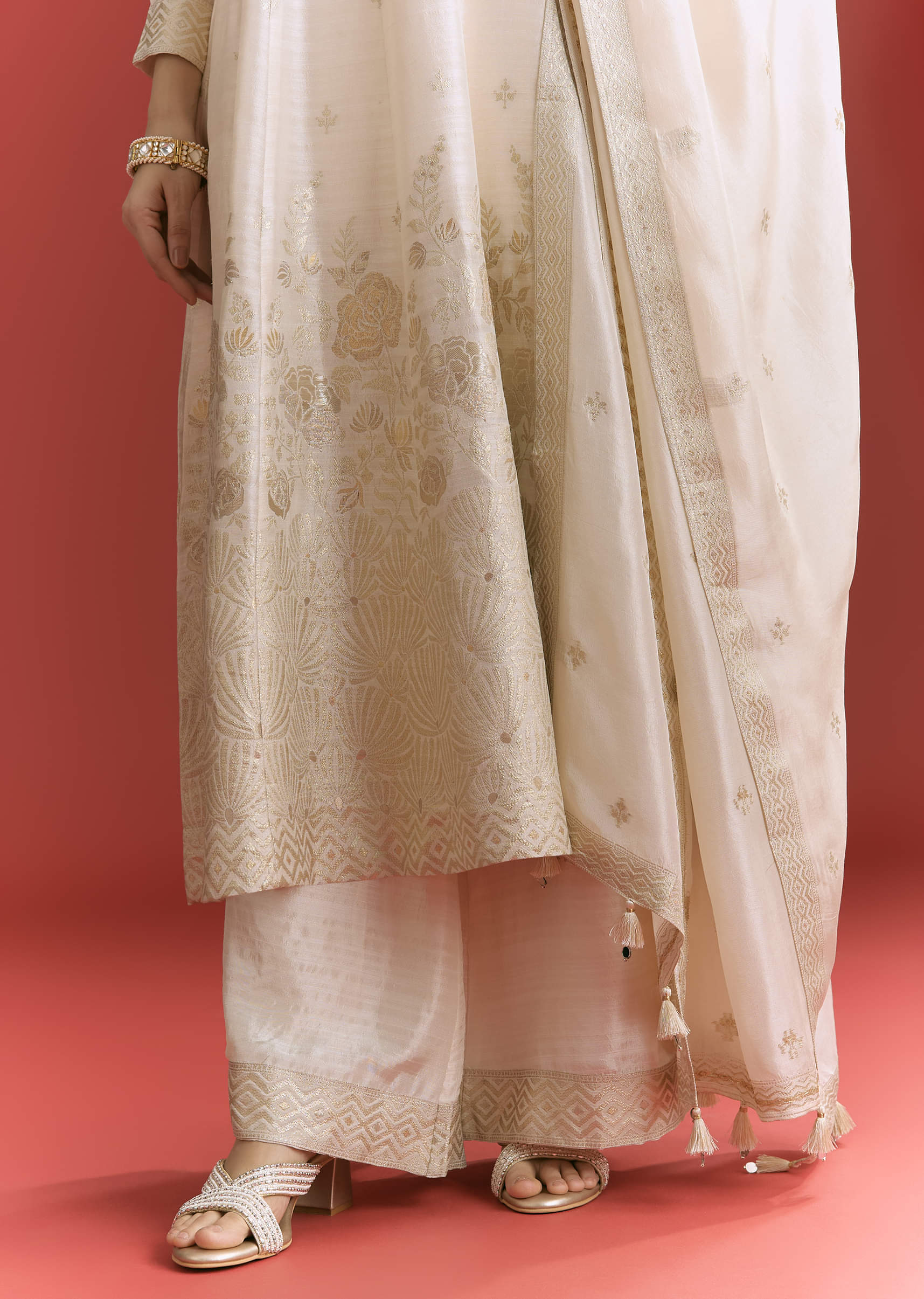 off-white-jaquard-silk-anarkali-suit-with-dupatta-sg324343-5_aa93158d-2665-42b5-9af5-5a528e5a7efb.jpg