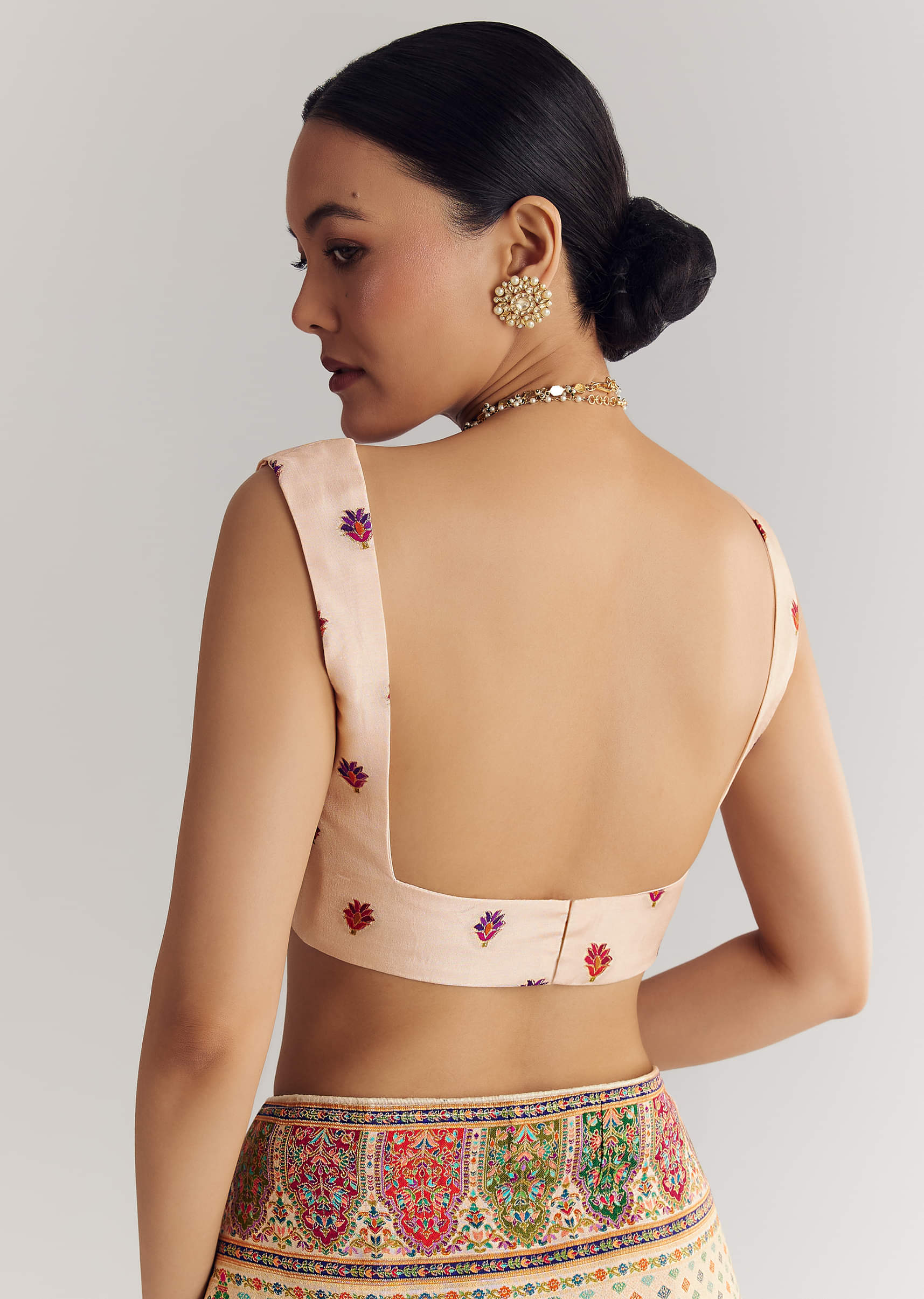 off-white-saree-in-natural-traditional-prints-sg311933-8_d7eccc93-29ec-45d0-865e-6665a5504aaa.jpg