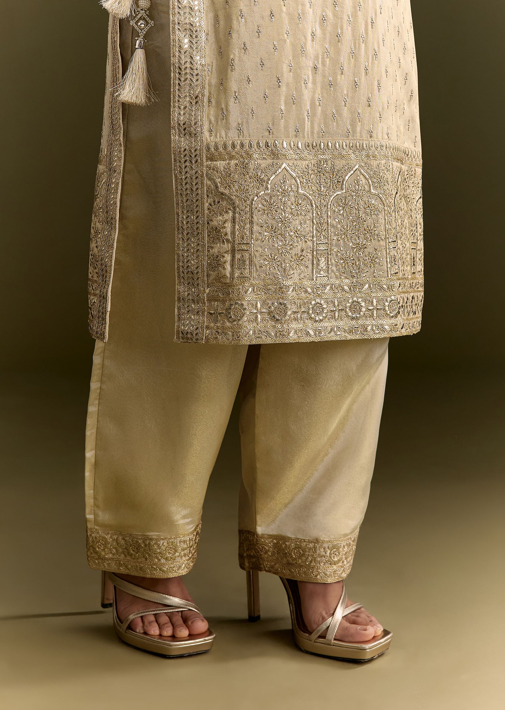off-white-sequin-zardosi-kurta-with-zari-badla-work-border-dupatta-sg312092-5_c265bb17-f493-425d-899a-df203b8d3802.jpg