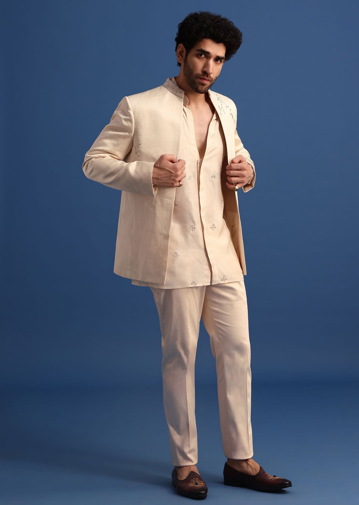 off_white_embroidered_linen_jodhpuri_suit-sg253758_8_d07b1645-fdda-4ea0-9717-5369c53d485a.jpg
