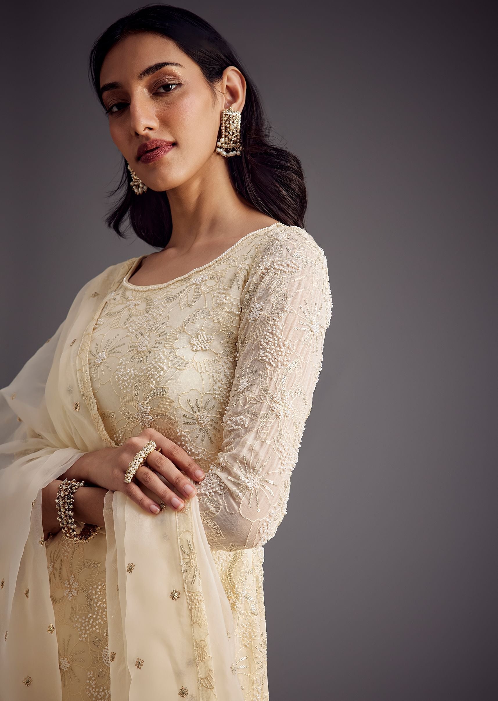 off_white_embroidered_sharara_set_with_organza_dupatta-sg285776_8_0d60c274-1c60-44a6-b793-ce9c0465643e.jpg