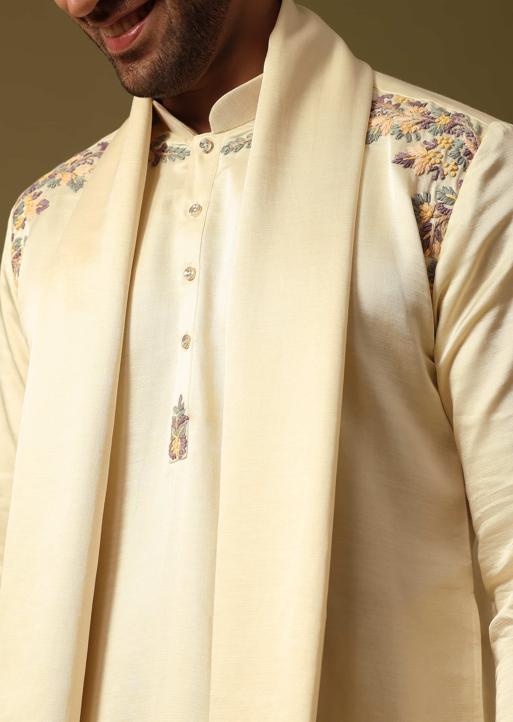 off_white_kurta_pant_set_with_resham_work-sg229598_4_53fe1a91-2ed4-498f-9239-56390e6797d3.jpg