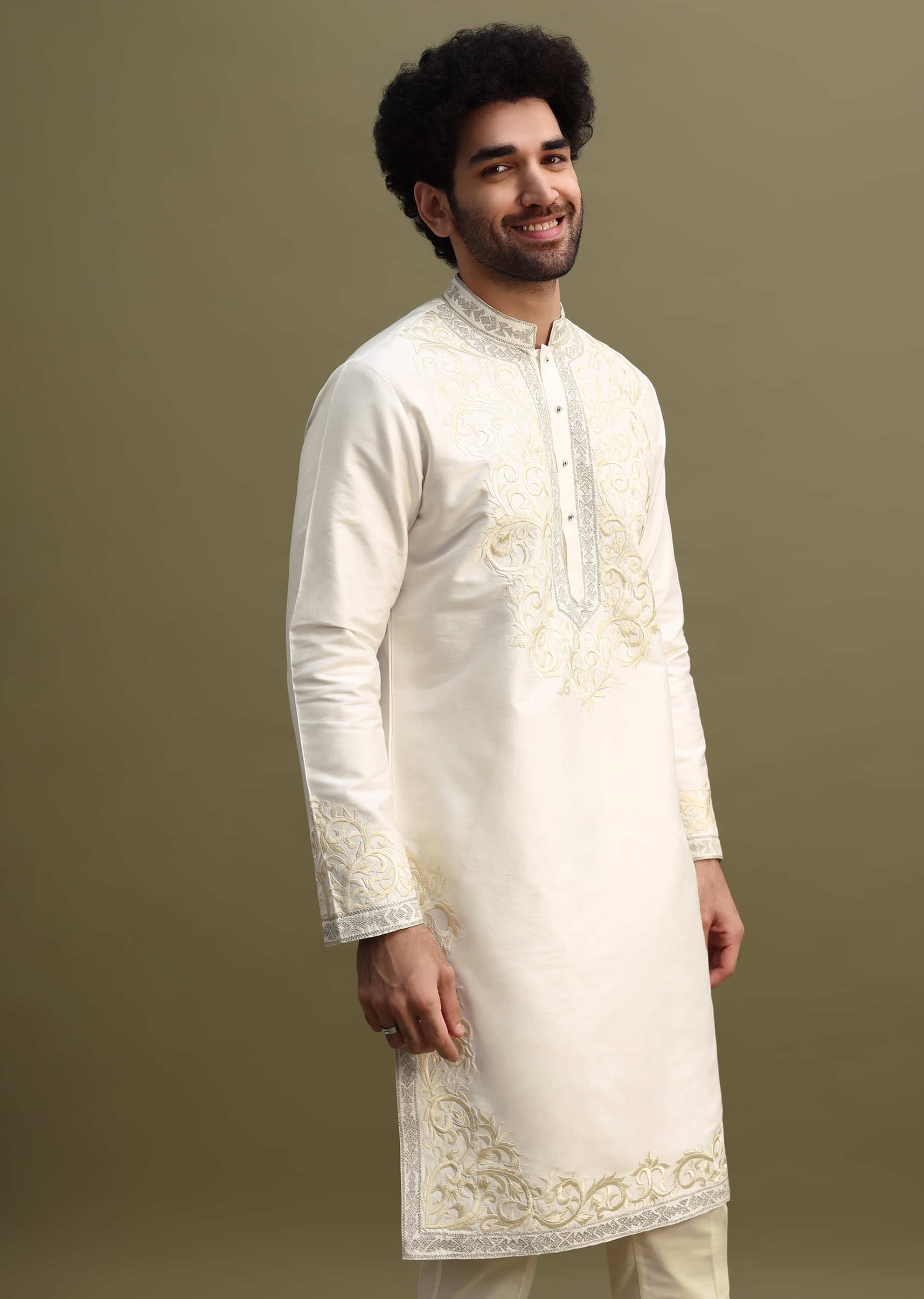 off_white_kurta_pant_set_with_threadwork-sg234677_5_1f9fb586-53f2-482a-a934-cfc1eb3b18fe.jpg