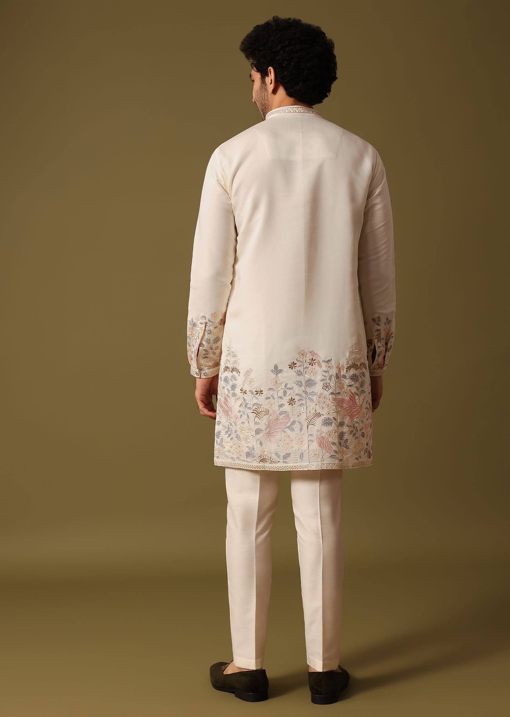off_white_kurta_set_in_resham-sg228966_8_8a12f790-33b5-42fa-a21b-f02bf8dd36af.jpg