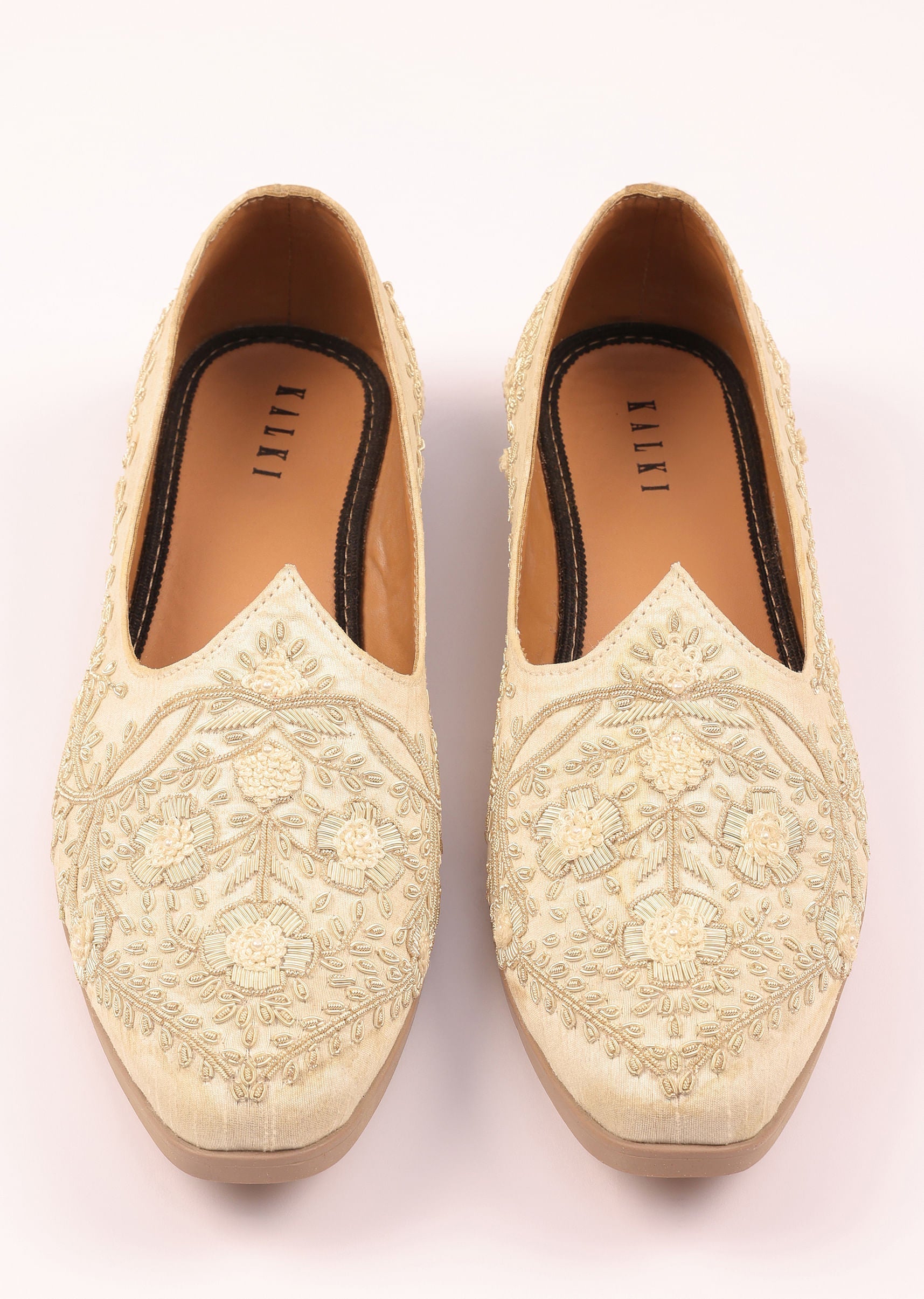 off_white_raw_silk_zardozi_juttis-sg250422_2_5bfa278b-26cf-4abf-8ef8-80485d76012a.jpg
