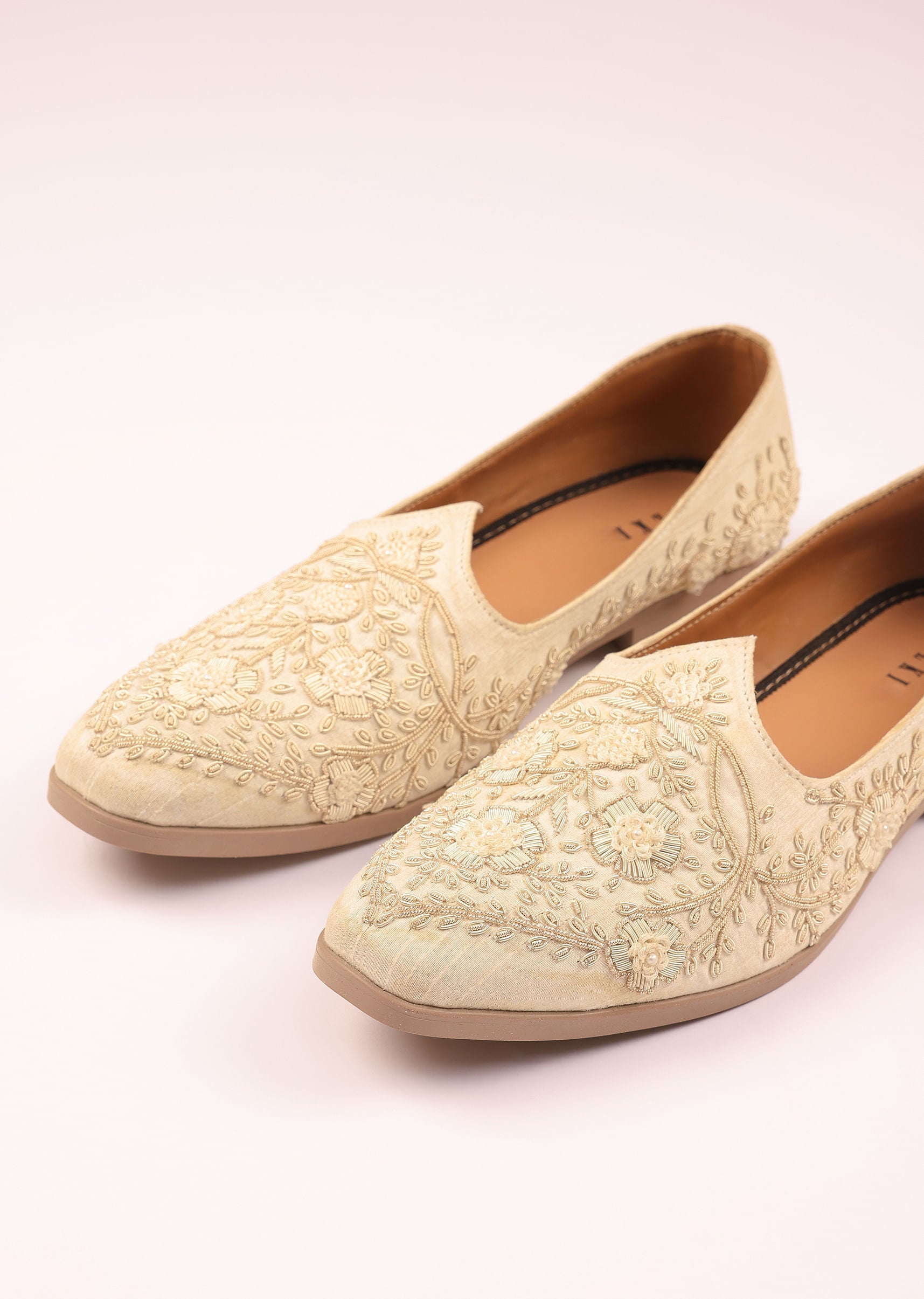 off_white_raw_silk_zardozi_juttis-sg250422_6_45d50e60-d60b-4fca-aa73-75c5ff7648a6.jpg