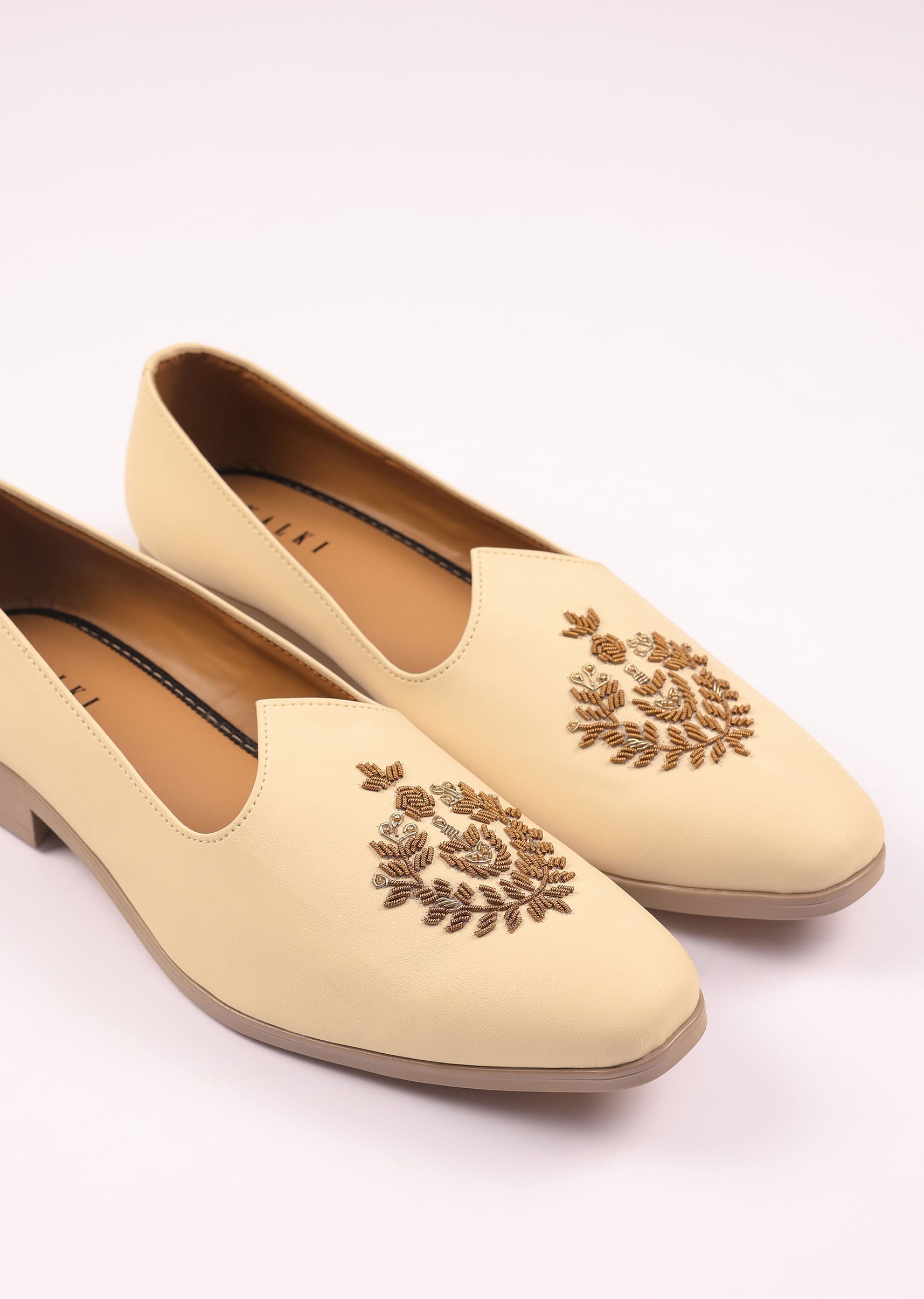off_white_vegan_leather_jutti_with_zardos-sg233860_3_a966b3a8-8a3e-4d2b-8cd3-b0353fe29a2d.jpg