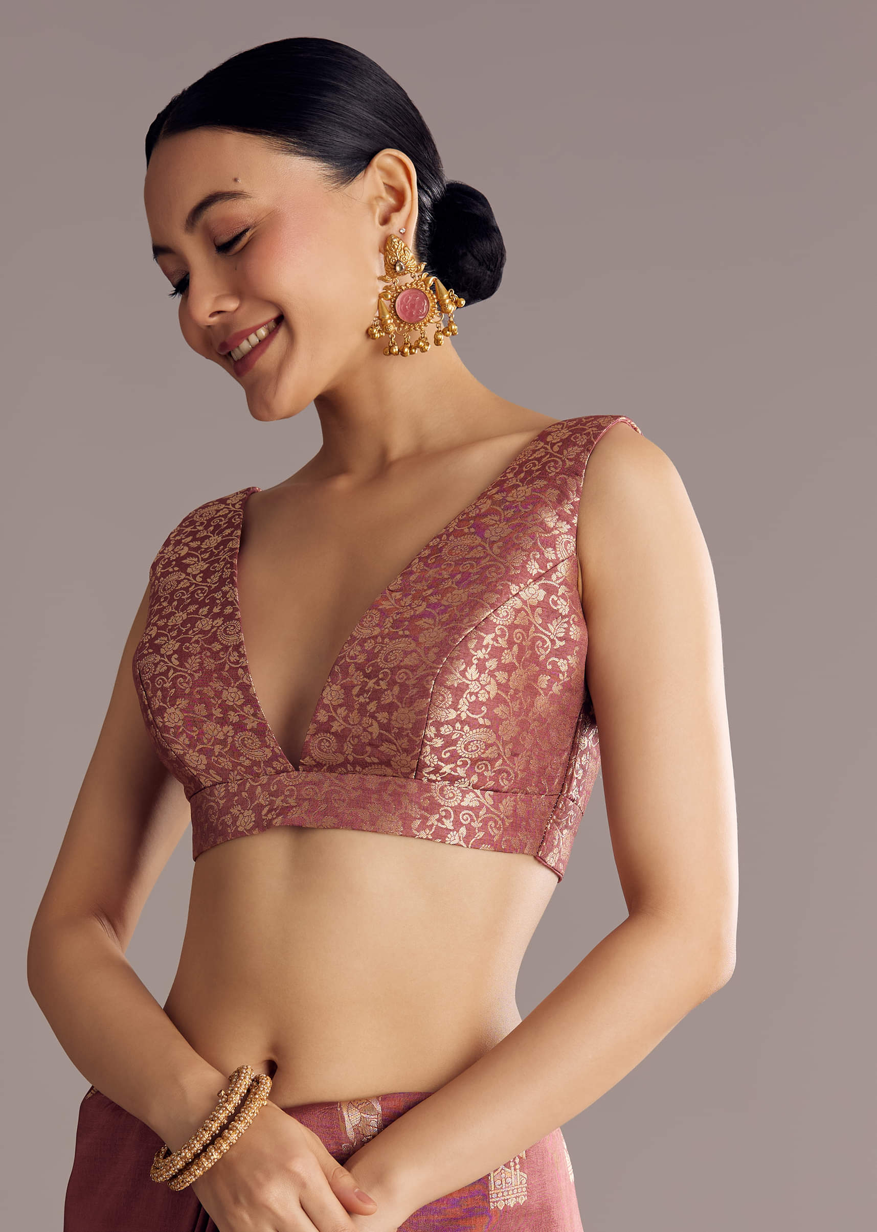 onion-pink-dola-silk-saree-with-zari-motifs-pallu-sg311860-7_66ad7ad5-4316-46e8-ba06-e363ac1cf0bd.jpg
