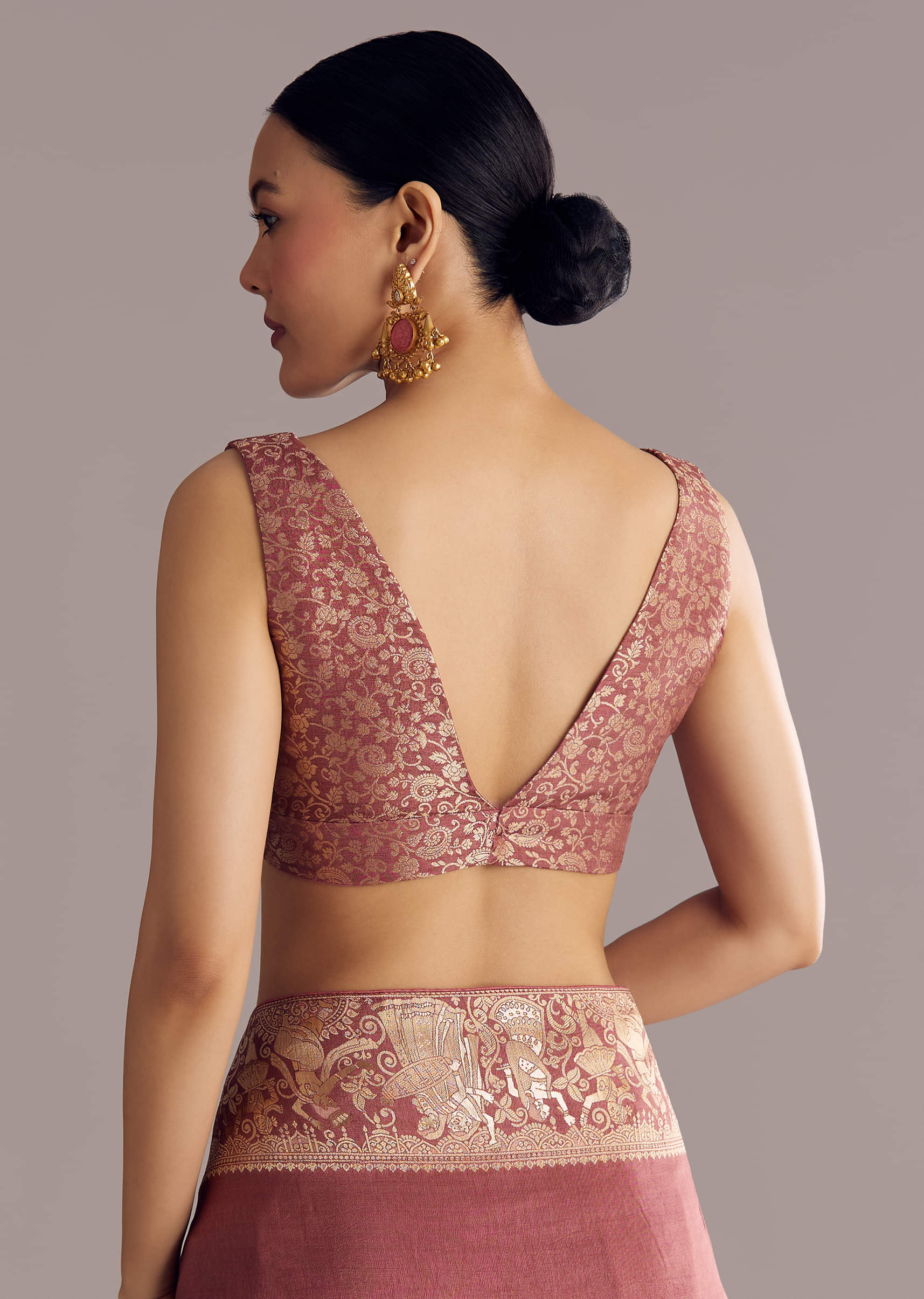 onion-pink-dola-silk-saree-with-zari-motifs-pallu-sg311860-8_7afe3343-7055-4c8c-9e38-e3e47e852e0f.jpg