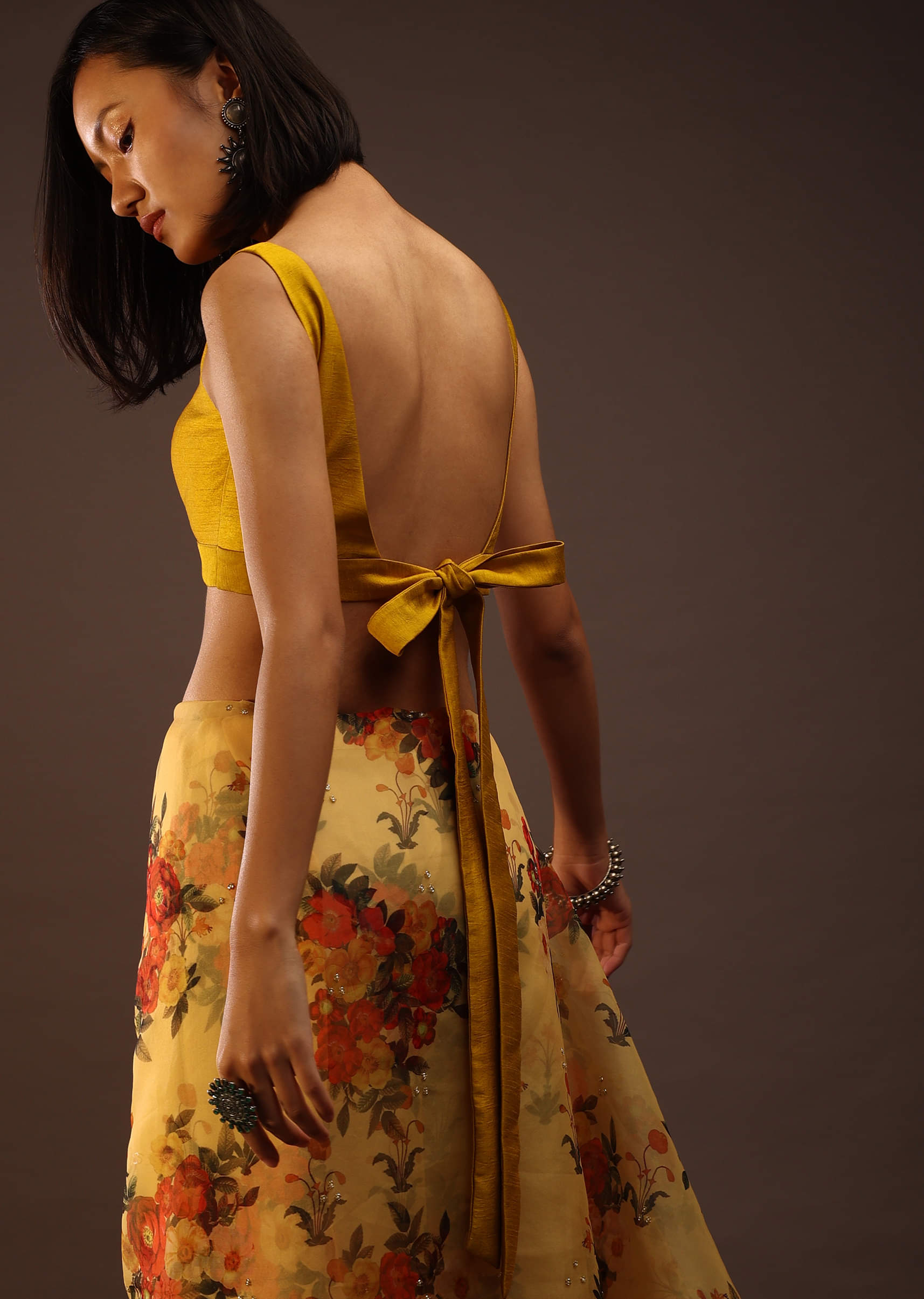 pale_gold_sleeveless-m001blm533y-sg91833_2_b5c3a01d-aeff-4906-a7d8-6a0bcd9c5db3.jpg