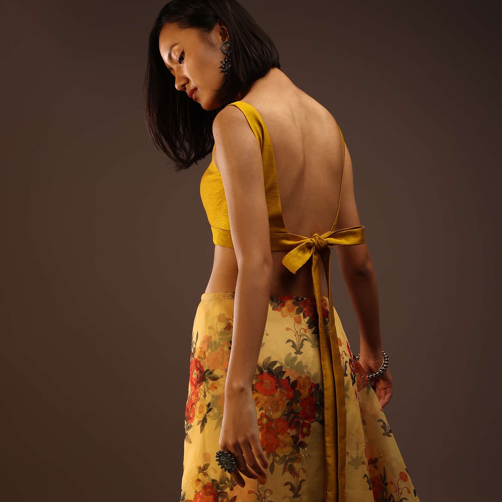 pale_gold_sleeveless-m001blm533y-sg91833_3_adca0436-e313-4876-b3f7-edcef9e1db63.jpg