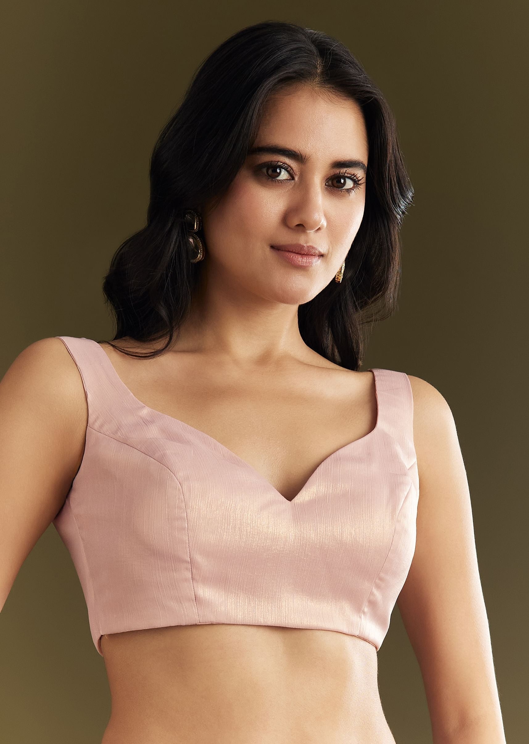 peach-glass-tissue-saree-with-moti-cutdana-and-sequins-embroidery-and-scallop-border-sg294575-7_11faa3f1-9447-4aa0-8204-cf1138557d05.jpg