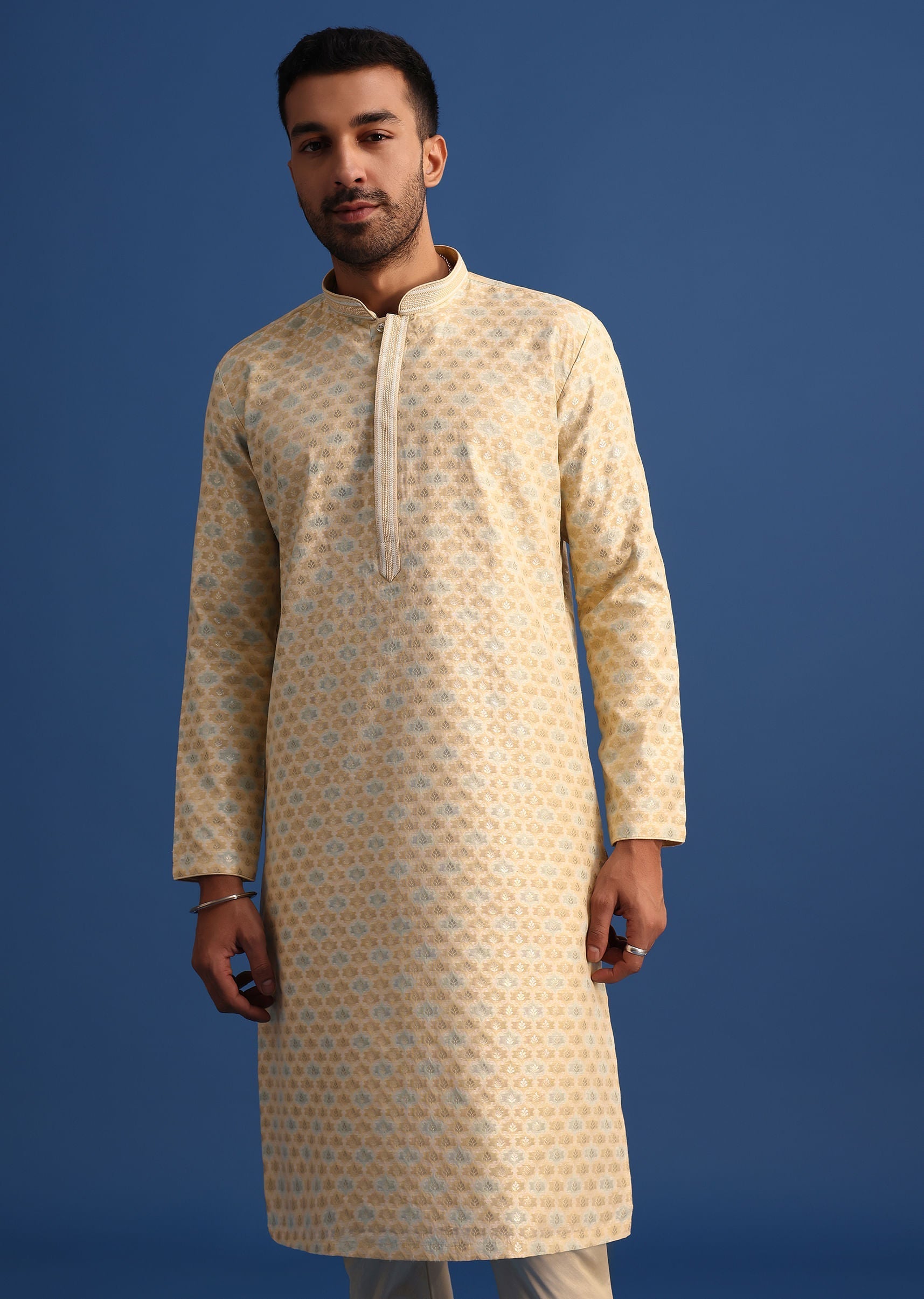 peach_kurta_set_with_foil_print_detail-sg246448_2_a400863a-be32-4a52-bf4b-5caf996c90ba.jpg