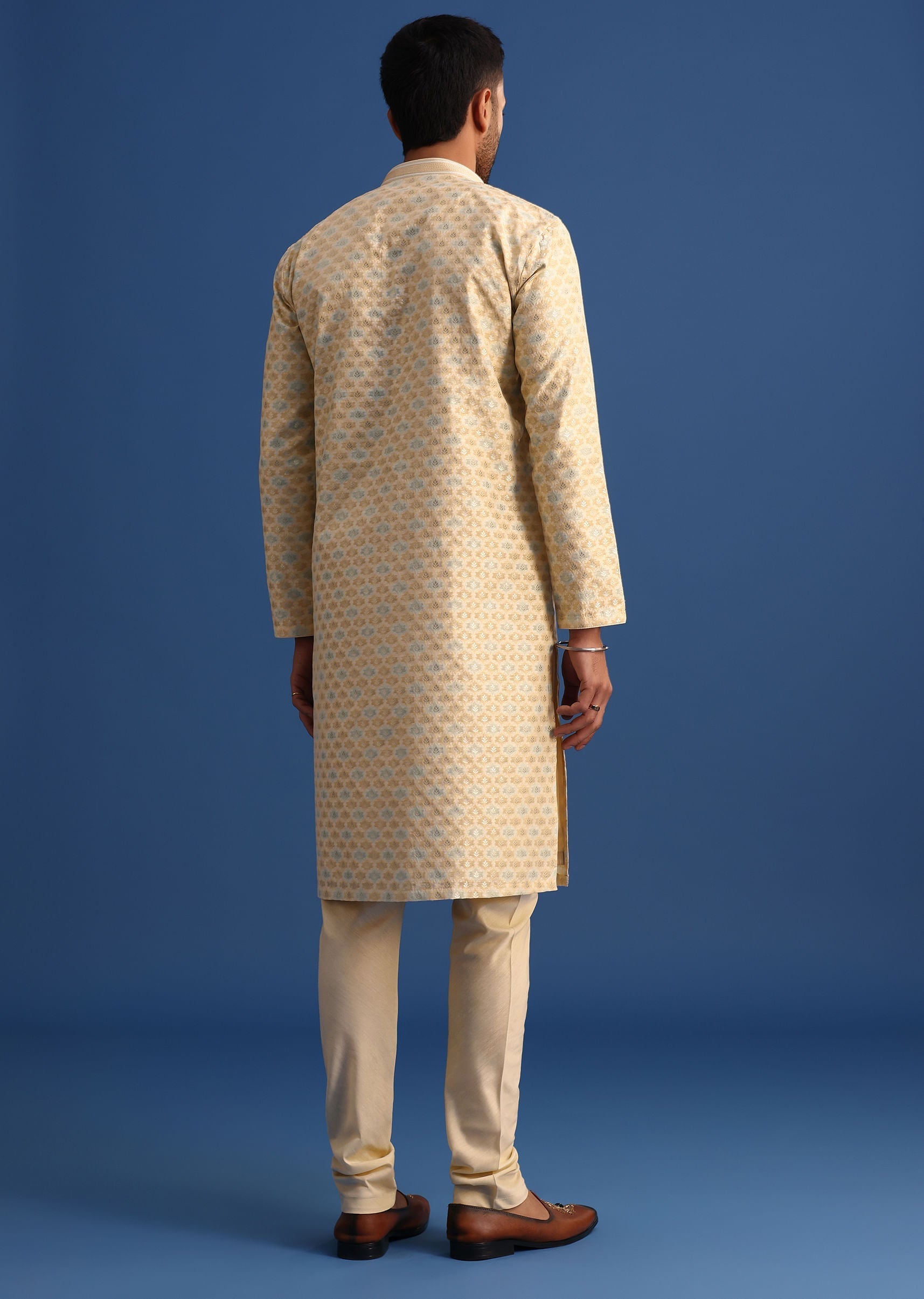 peach_kurta_set_with_foil_print_detail-sg246448_8_389bc746-3ba6-420b-90c3-490134520a9e.jpg