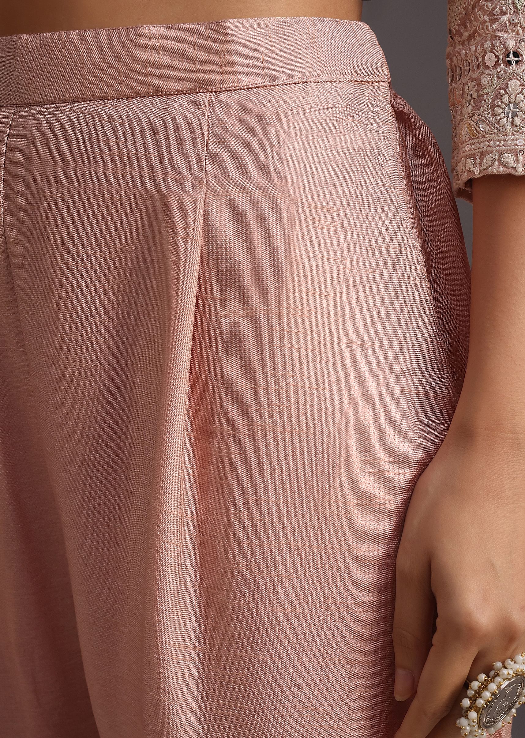 peach_lucknowi_kurti_with_resham_dupatta_and_gotta-sg272139_6_ab7d9d3a-c790-4ec5-9920-cb3a39e3ff7b.jpg