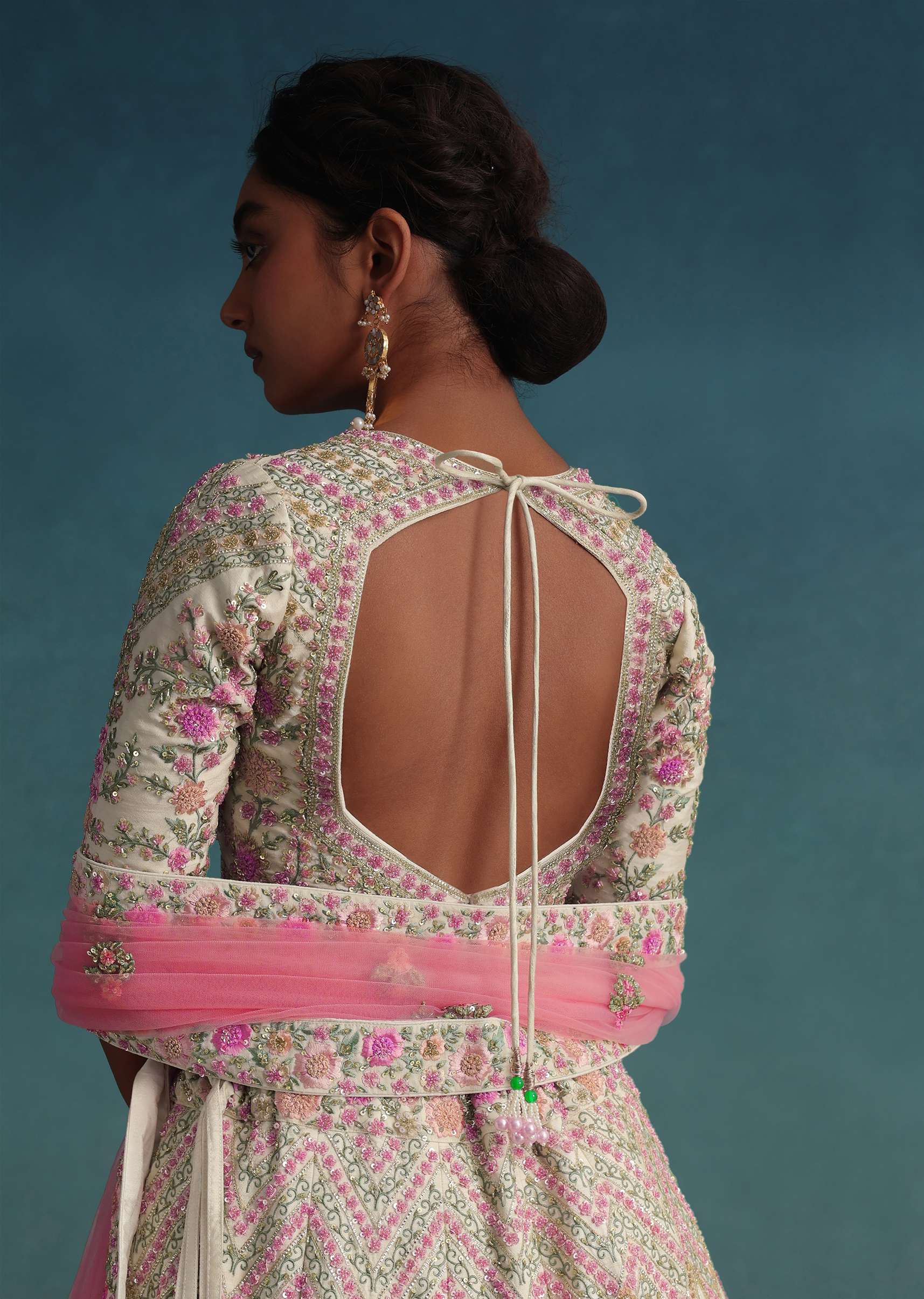 pearl_white_embroidered_bridal_lehenga-sg106406_9_a5f66f57-c853-4b2d-8088-ba2f013eab57.jpg