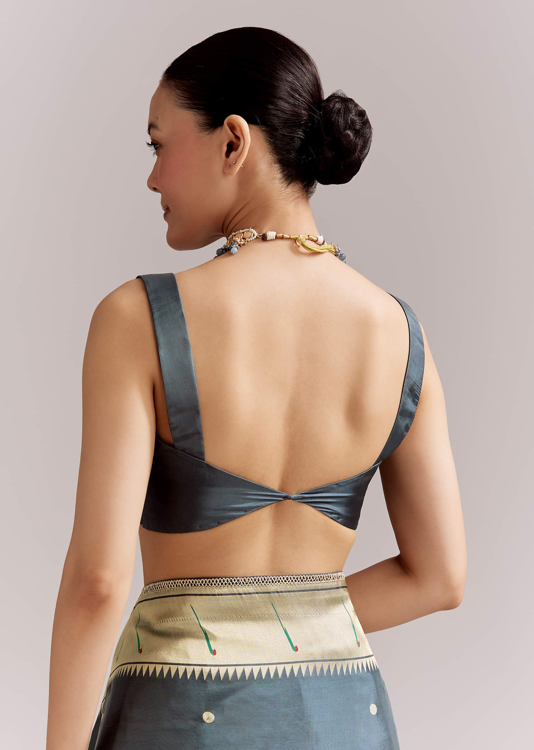 pencil-grey-dola-silk-woven-muniya-paithani-saree-with-zari-border-sg352310-8.jpg