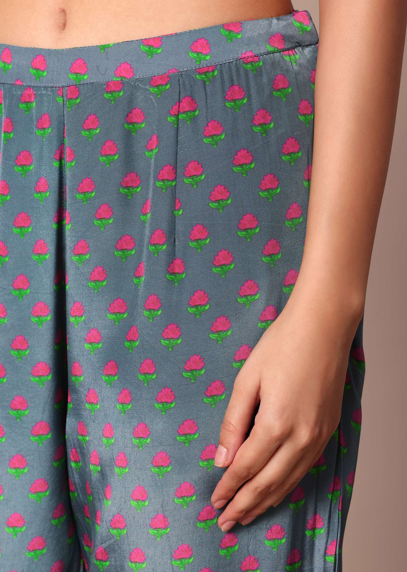 pink_printed_kaftaan_set_with_metal_coins_detailing_-sg210308_3_51b4ae4e-26f8-4d6e-ba5e-d031f1af39c3.jpg