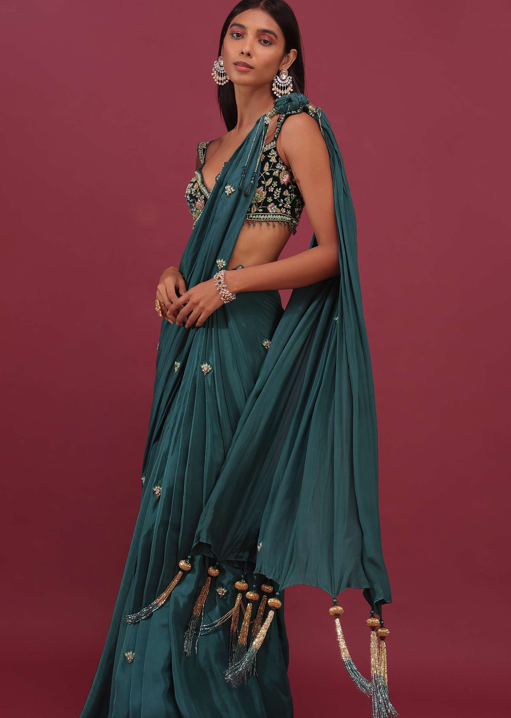 pre-pleated_saree_with_floral_buttis_and_embroidered_blouse_-_noor_2022-sg127238_5_911184e4-c578-4df1-b3ba-eb72742c18ac.jpg