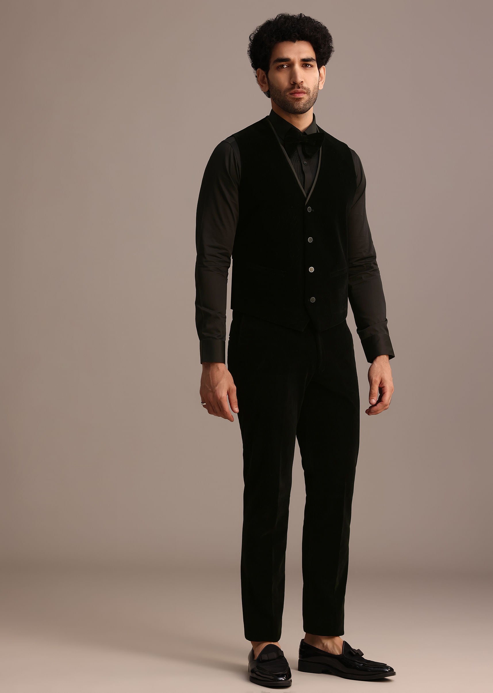 rama_blue_velvet_tuxedo_suit-sg248404_5_7bf96265-4a91-49f4-af2a-f4e32cce564a.jpg