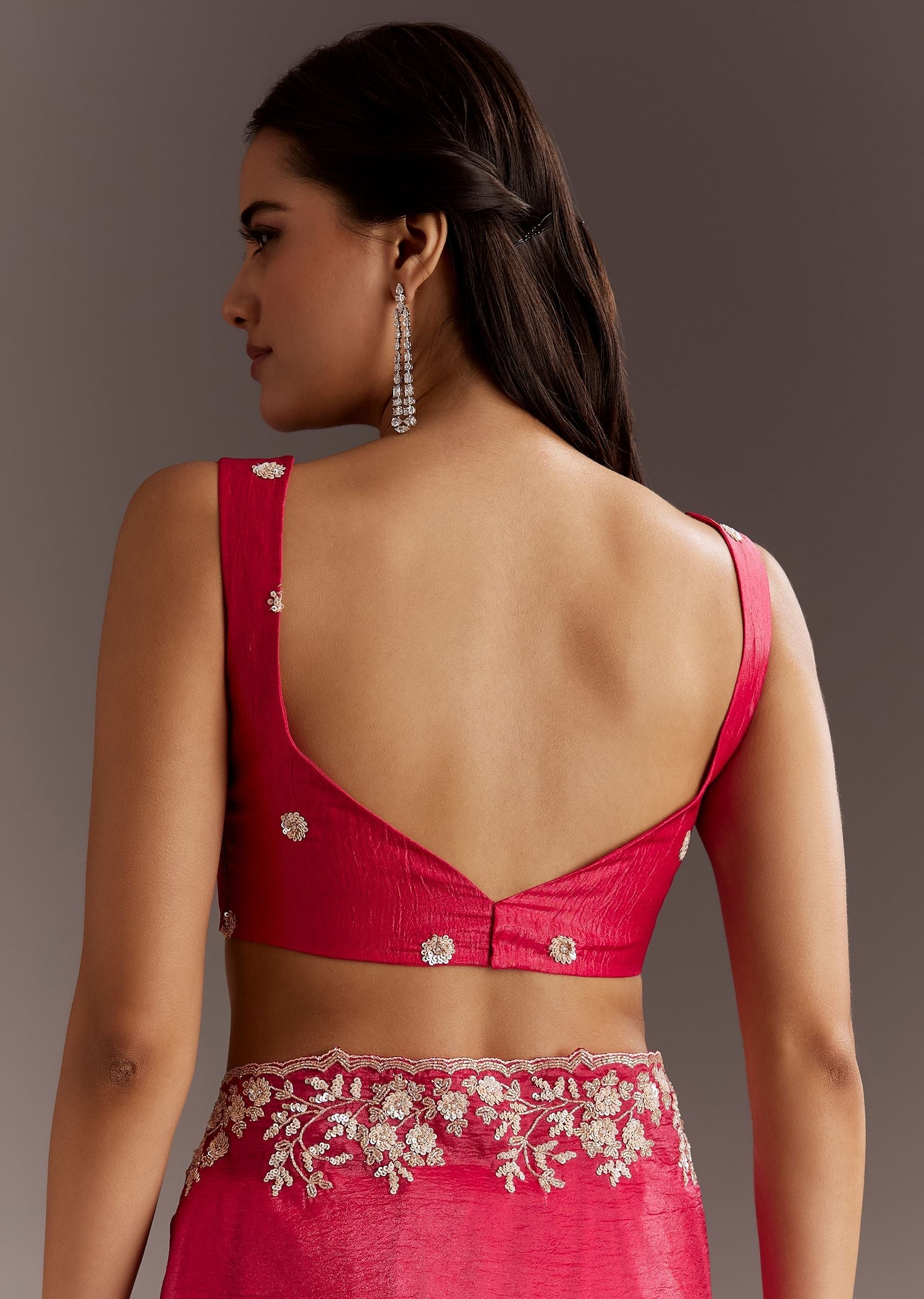 red-crushed-tissue-saree-with-floral-embroidery-and-scallop-border-sg268904-8_b3bce7c9-8c50-4467-bf5c-5b1103e76bfa.jpg