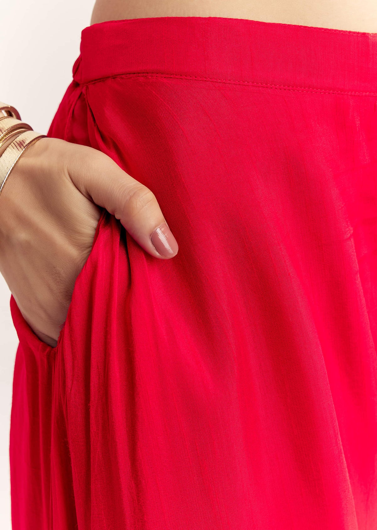 red-dola-silk-cape-kurta-set-with-embroidery-sg324799-6_47594157-fe43-4d31-99c6-548669e32f41.jpg