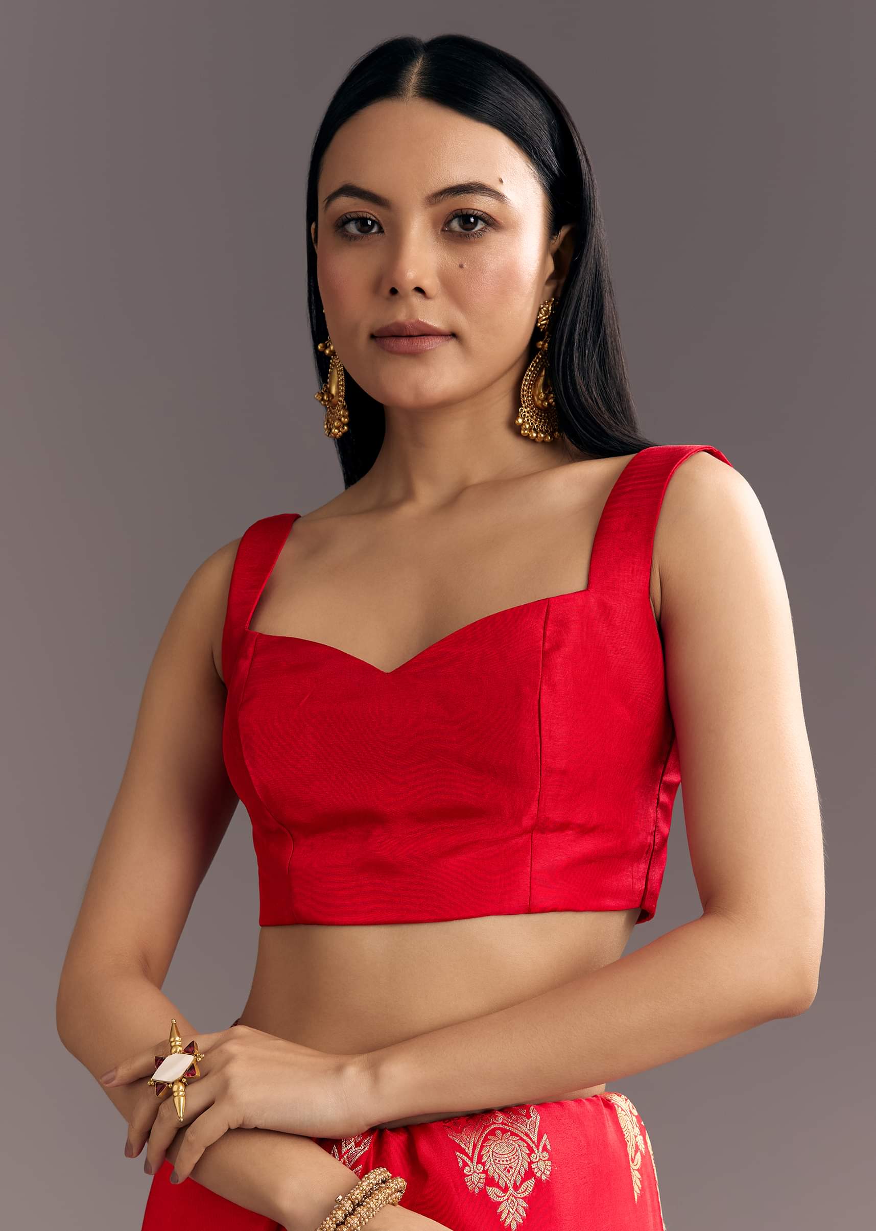 red-dola-silk-woven-motif-saree-with-scallop-border-sg284682-7_9dbdf871-9bdb-4e47-9b37-3492d05d22ec.jpg