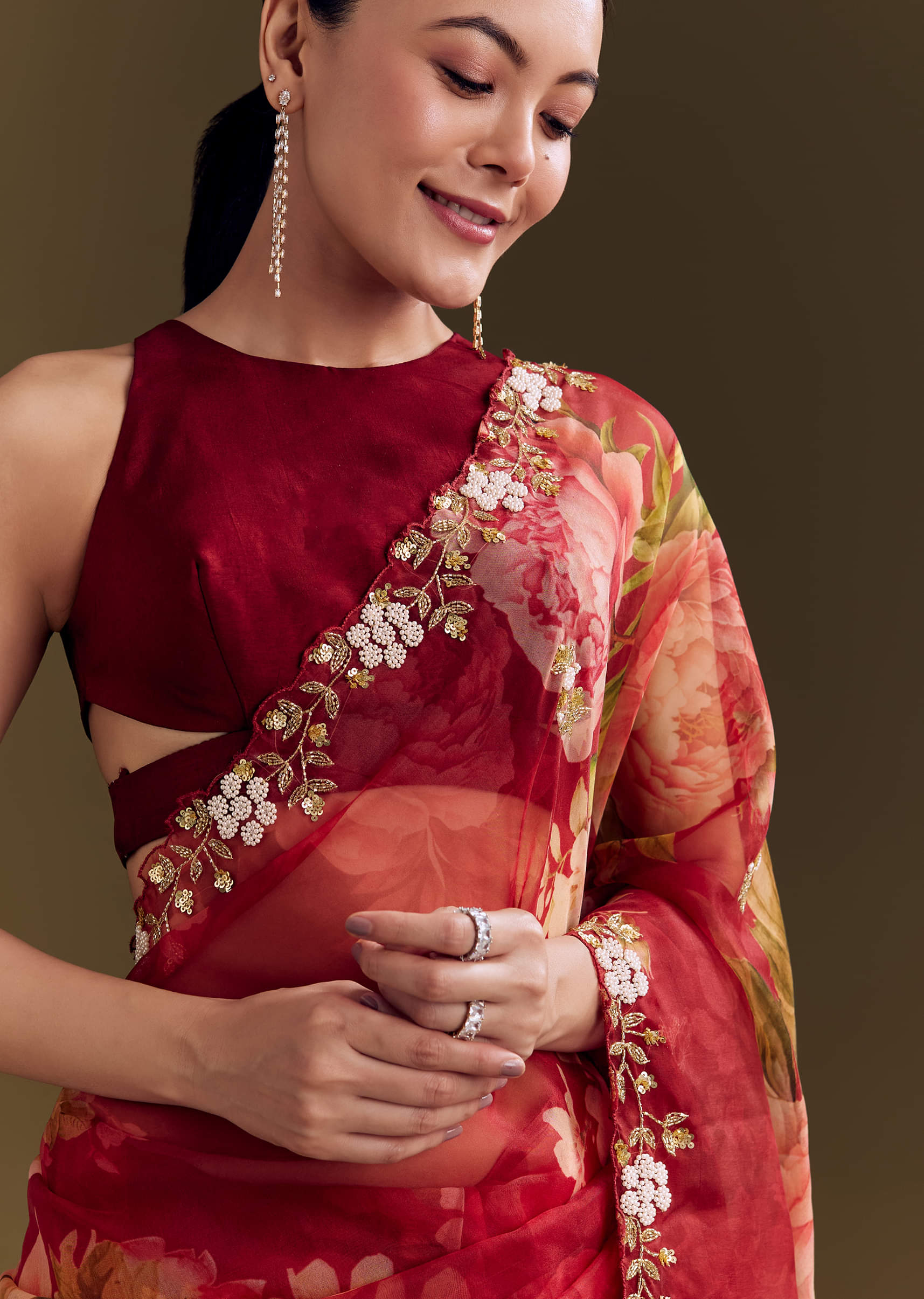 red-organza-saree-with-florals-and-cutdana-border-sg297625-5_91eefbff-c5c9-492f-a29a-76b8d5e8ca79.jpg