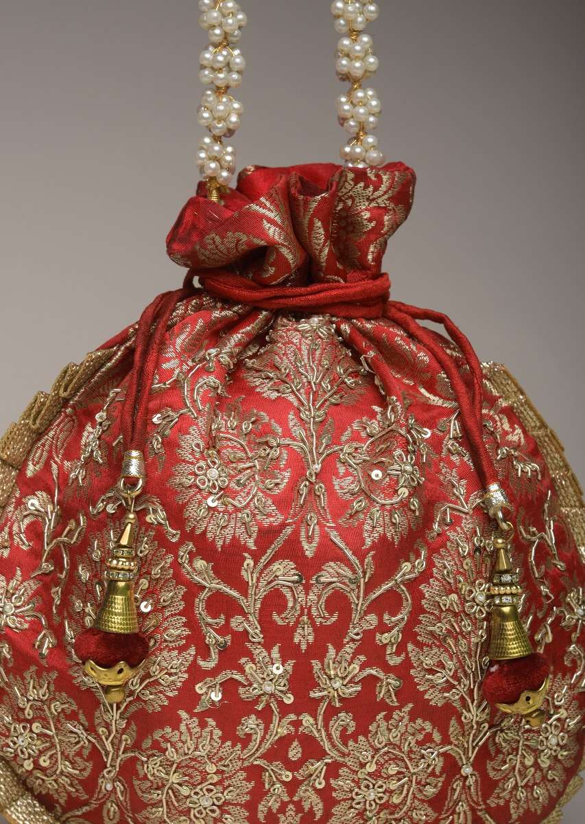 red-potli-bag-in-brocade-silk-with-zardosi-embroidery-in-floral-design-online-kalki-fashion-j017brocadedoublesidey-sg54849_4_7d1e2f2e-cdbf-47a1-9b73-77a12c41cef3.jpg