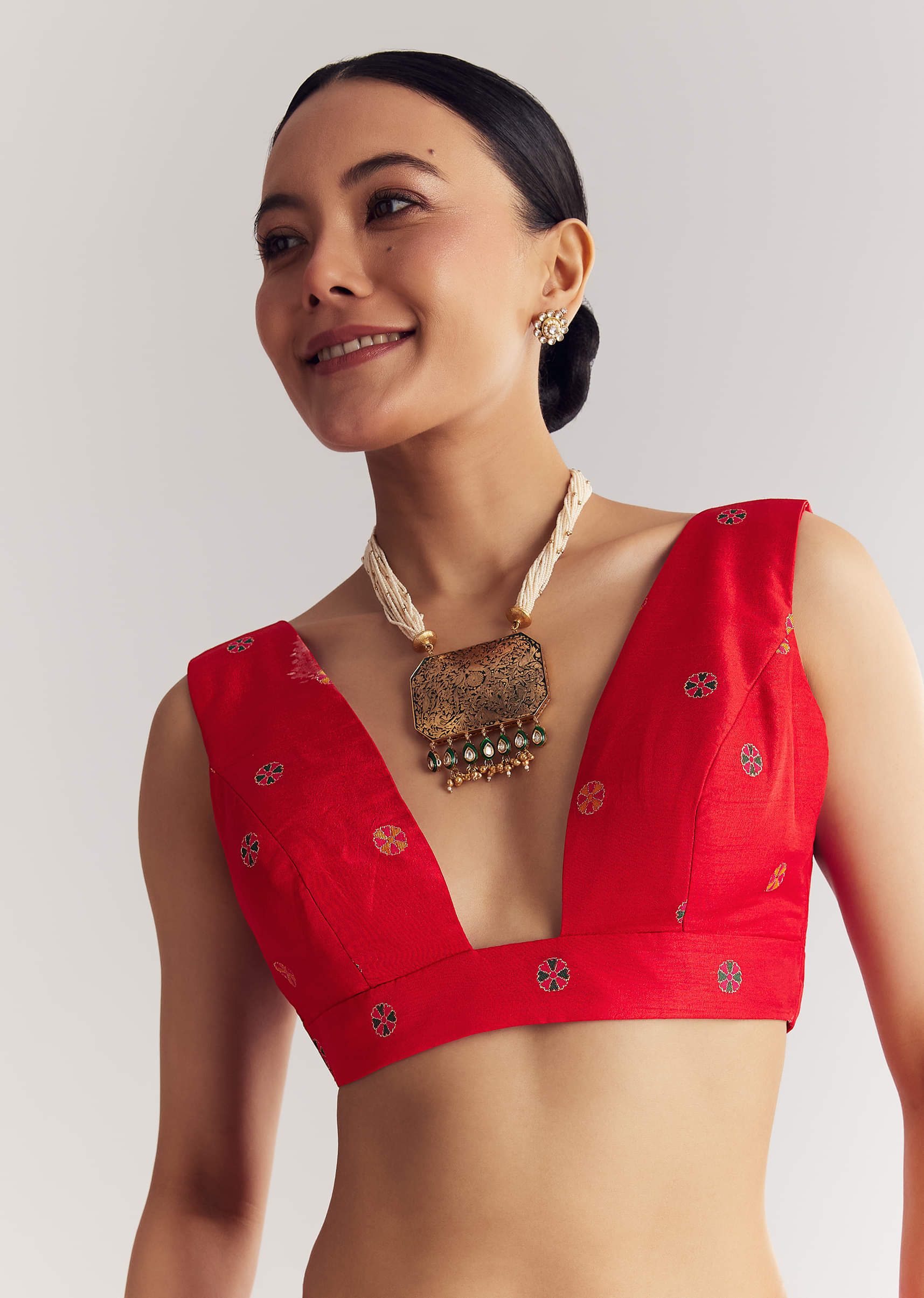red-saree-with-traditional-floral-and-animal-prints-sg311908-7_da6e6864-24ea-4661-8c74-320cb05985ca.jpg