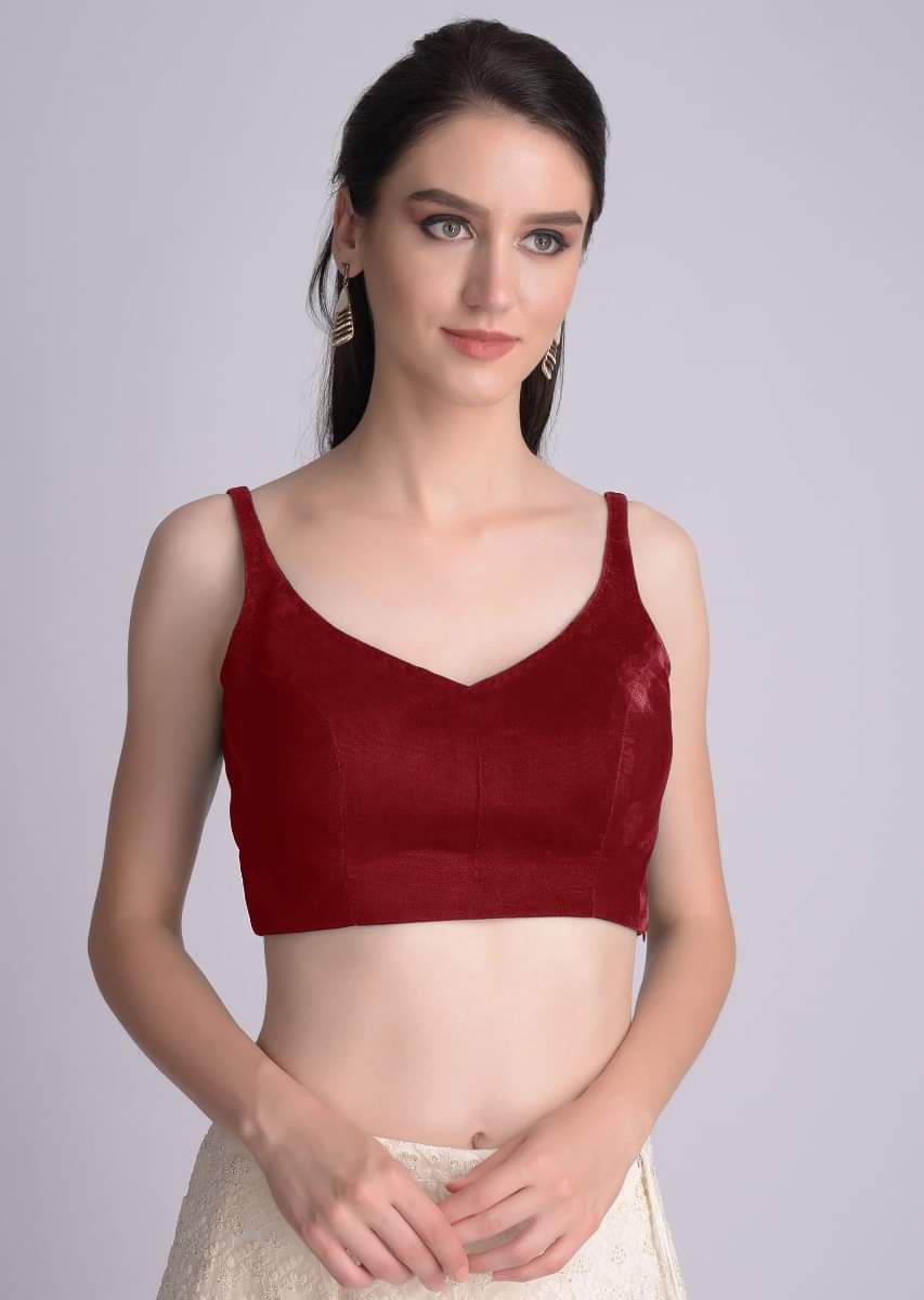 red-sleeveless-blouse-with-leaf-shaped-neckline-online-kalki-fashion-m001510066y-sg33232_3_2669111a-b9fe-40de-bd22-f6c12273c7f5.jpg