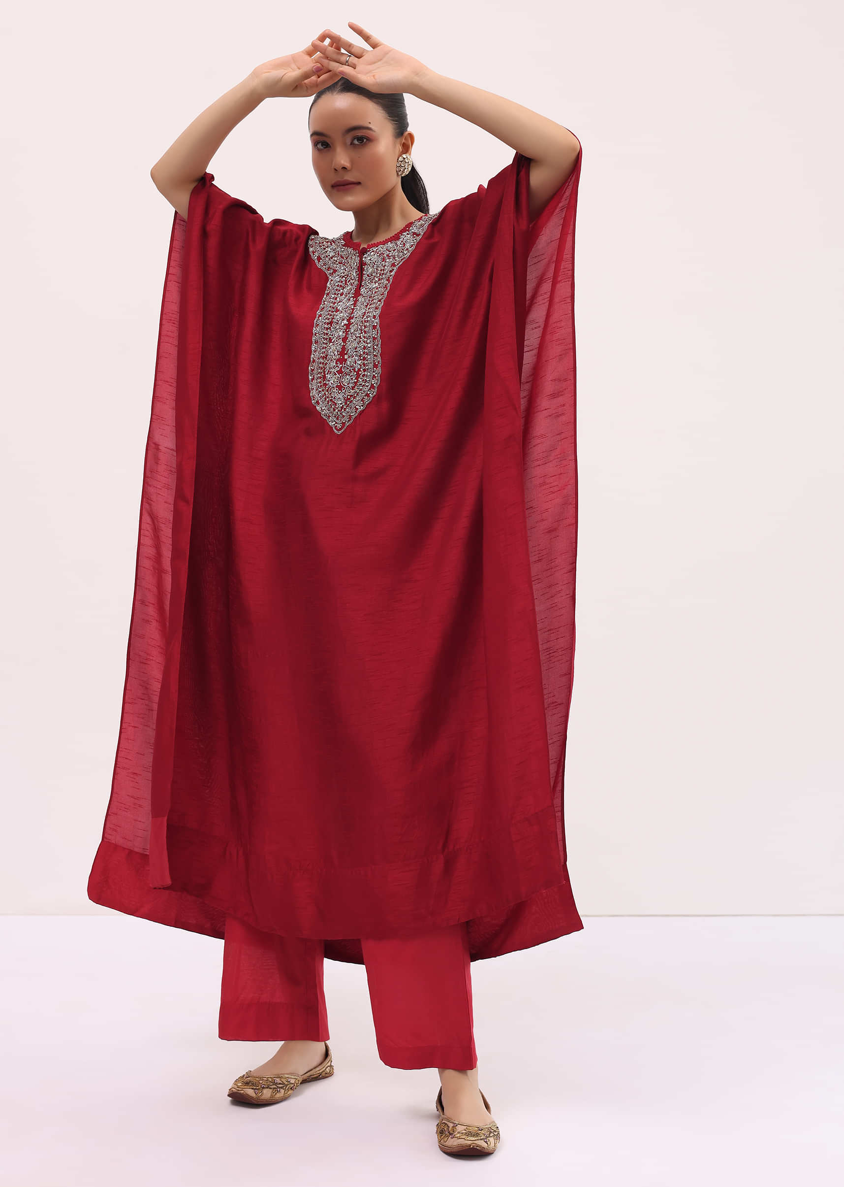 red_embroidered_kaftaan_kurta_pant_set-sg236910_7_93db3233-1136-4c5b-b05c-bb26ac99be41.jpg