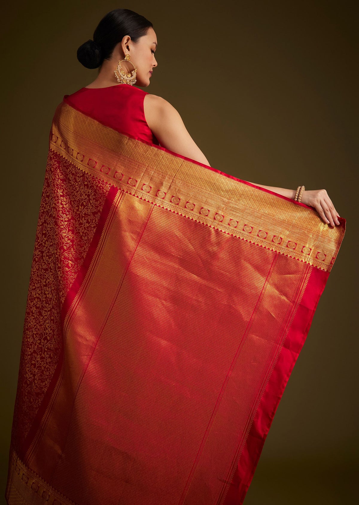 red_kanjivaram_silk_saree_with_golden_zari_woven_border-sg292261_3_20dafd6d-bac4-41cb-bc3c-5bd2857648d9.jpg