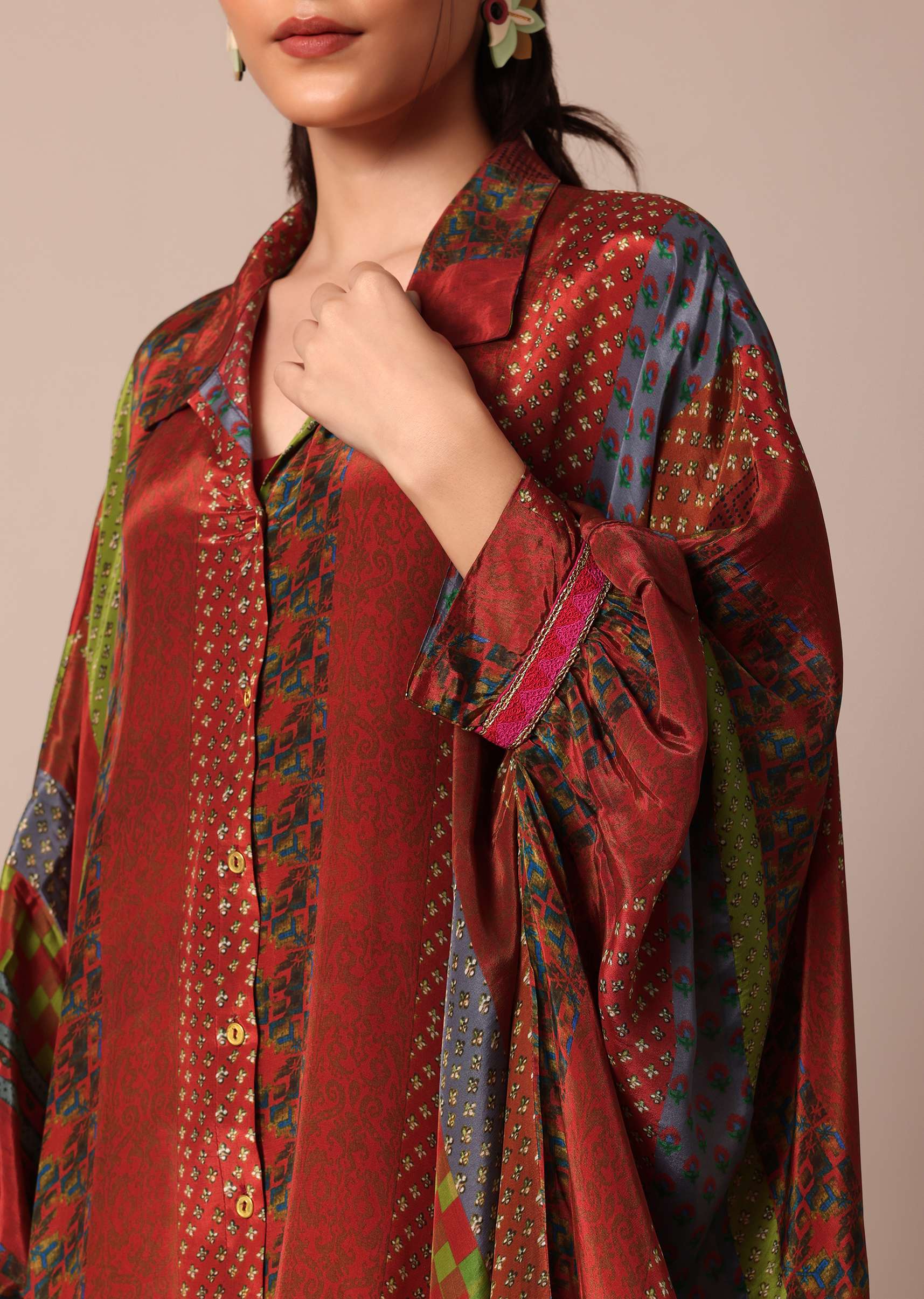 red_printed_kaftaan_set_with_resham_and_metal_coin_detailing-sg210303_5_0a5228d6-cb6d-41c2-82ab-9386dc433d32.jpg