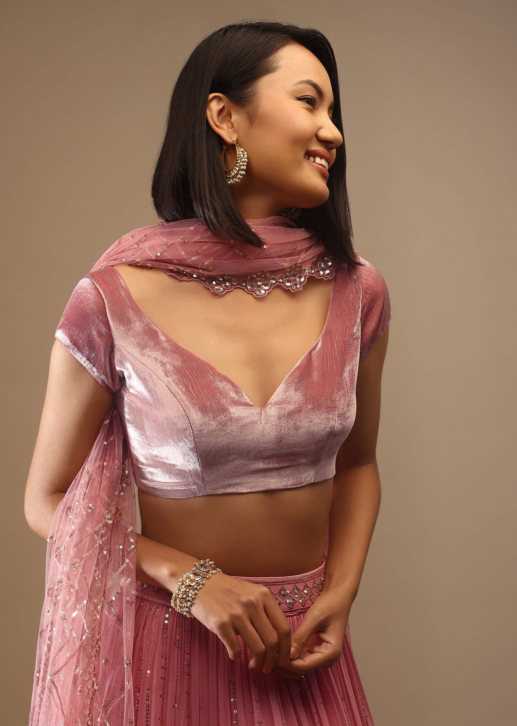 rose_gold_velvet_blouse-m001bltr07y-sg93829_1_f3a1d328-7380-44fc-a756-5fdc9a3f4085.jpg
