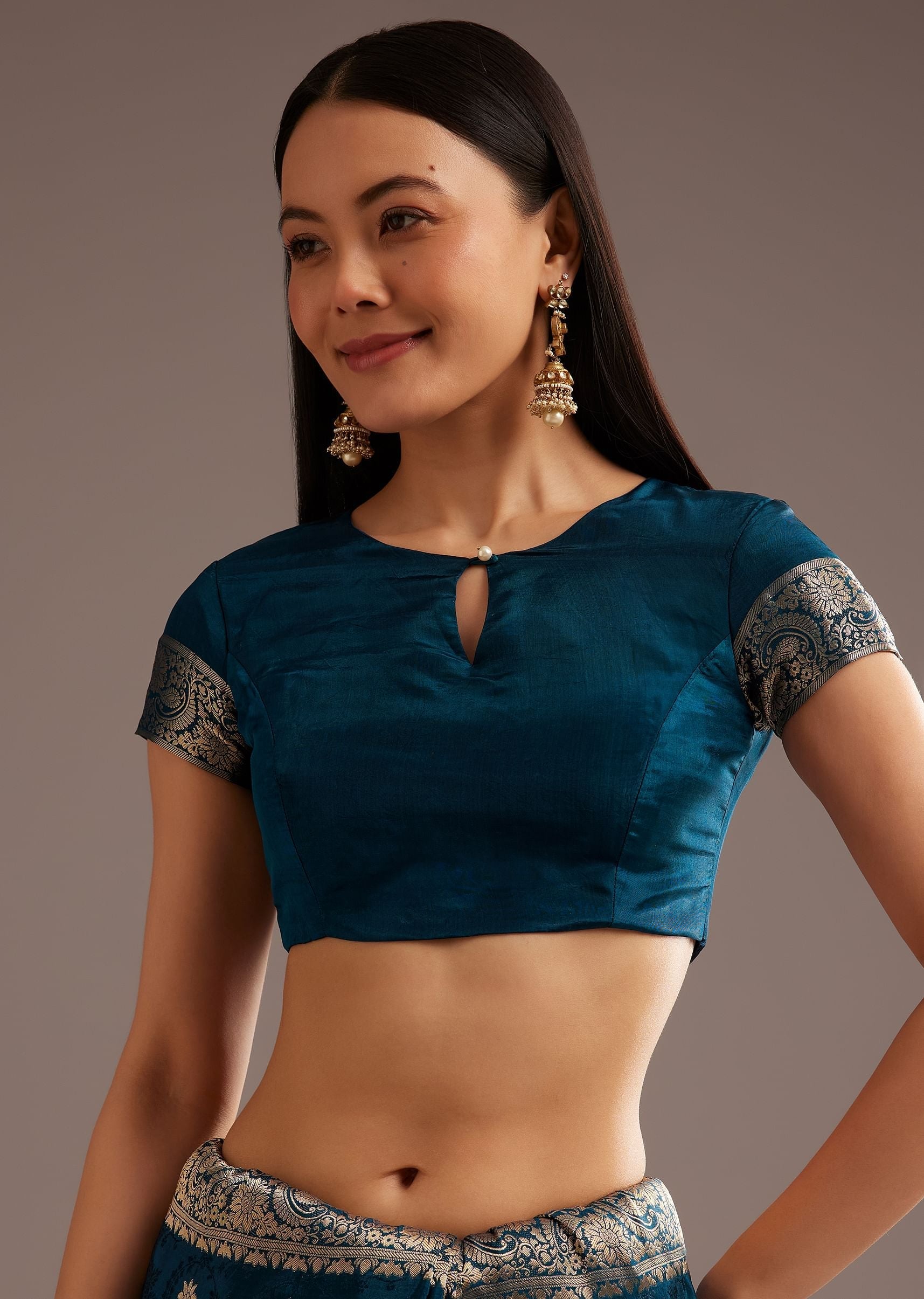 royal-blue-jaquard-silk-saree-with-zari-butti-and-brocade-border-sg292422-7_40c84c55-e465-4fef-a9d8-545654f53cdb.jpg