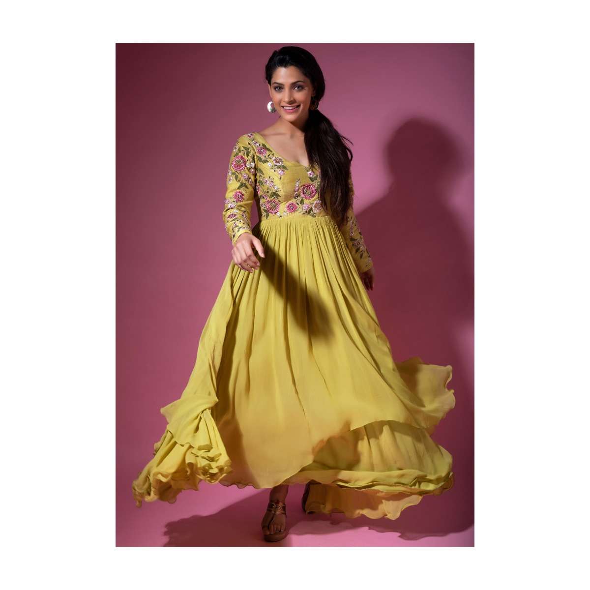 saiyami_kher_in_kalki_citrus_green_layered_anarkali_in_georgette_with_a_contrasting_powder_pink_net_dupatta_2__2.jpg