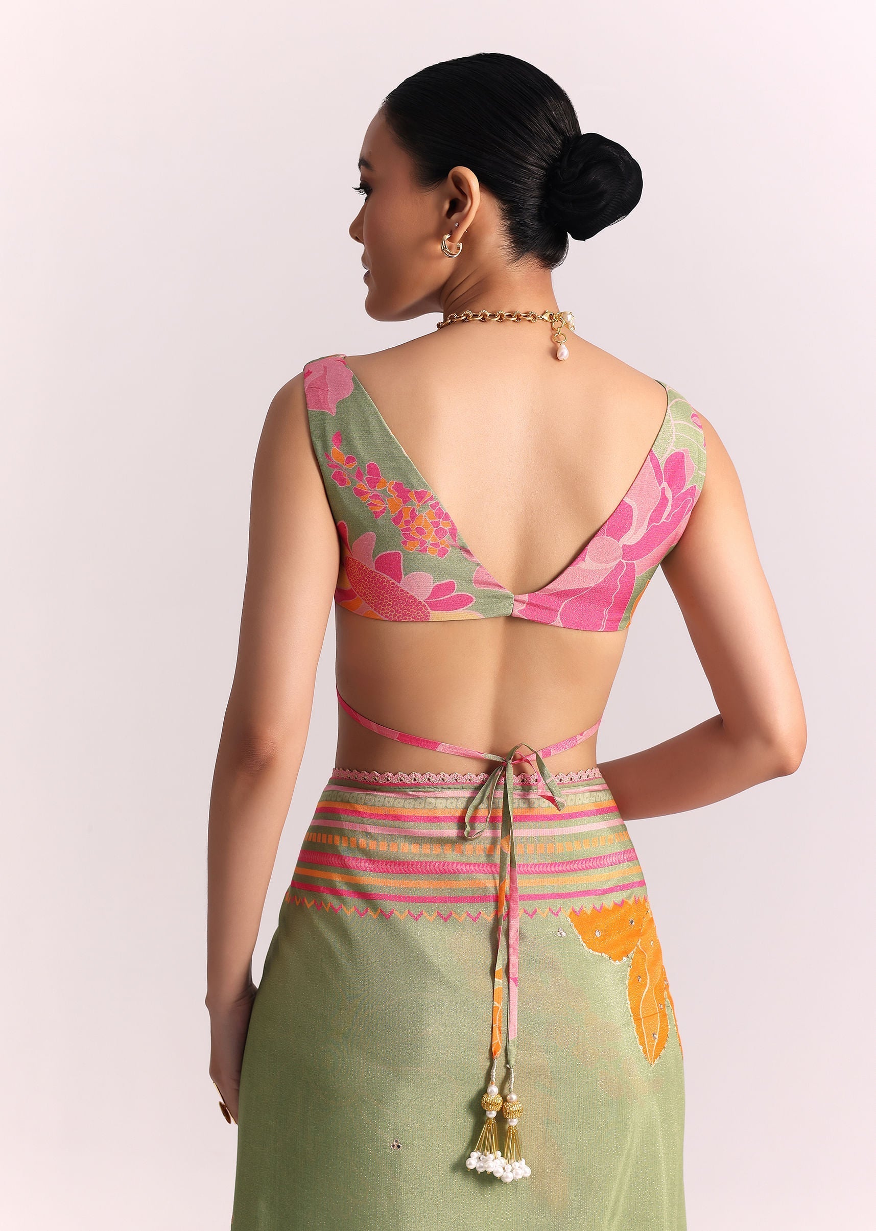 sg257762-green_floral_print_saree_with_mirror_work_11_c7b896fd-4ccd-431d-b1fe-63540a4c2171.jpg