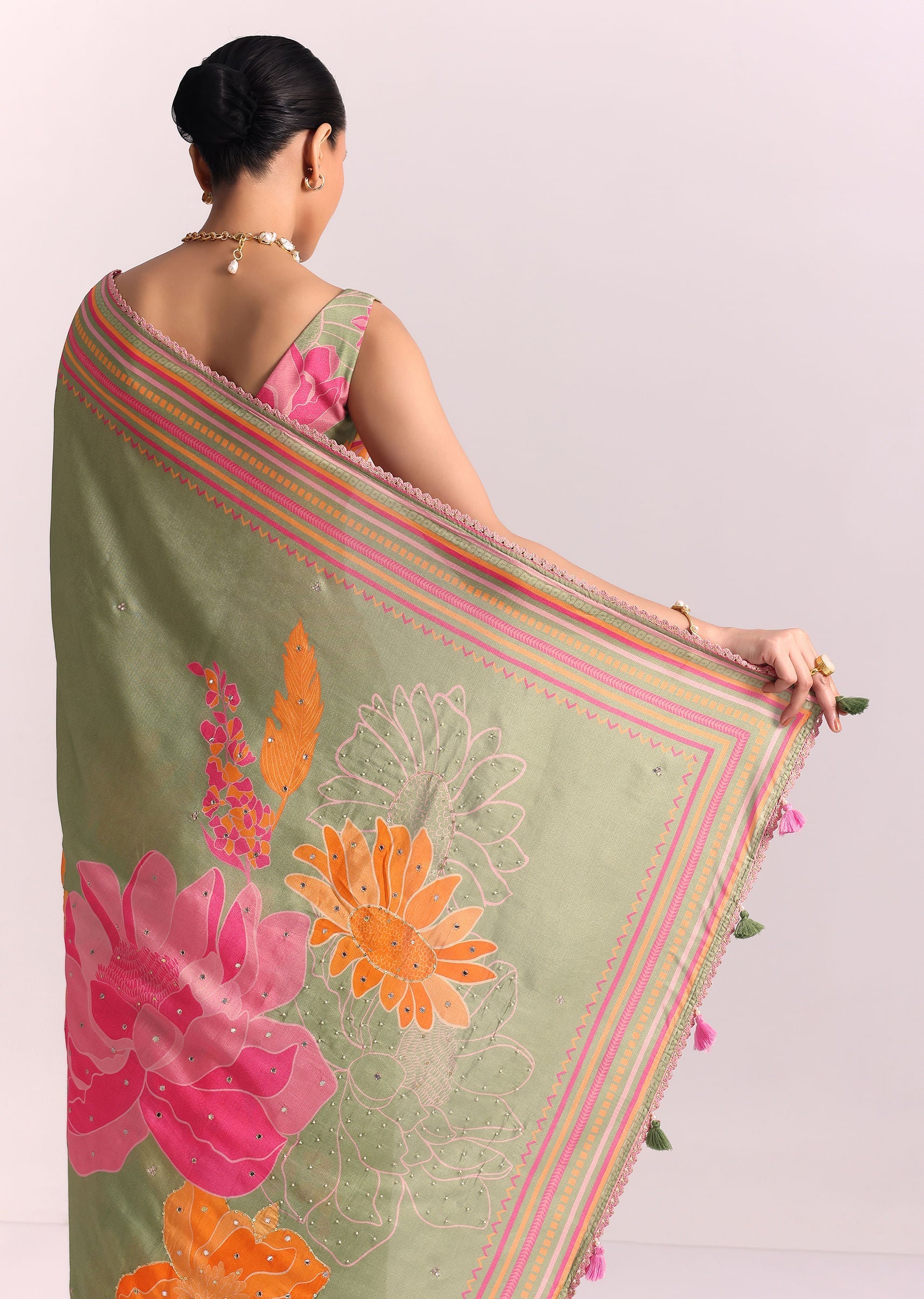 sg257762-green_floral_print_saree_with_mirror_work_4_bcd07db1-c509-4302-80df-73dcf445c057.jpg